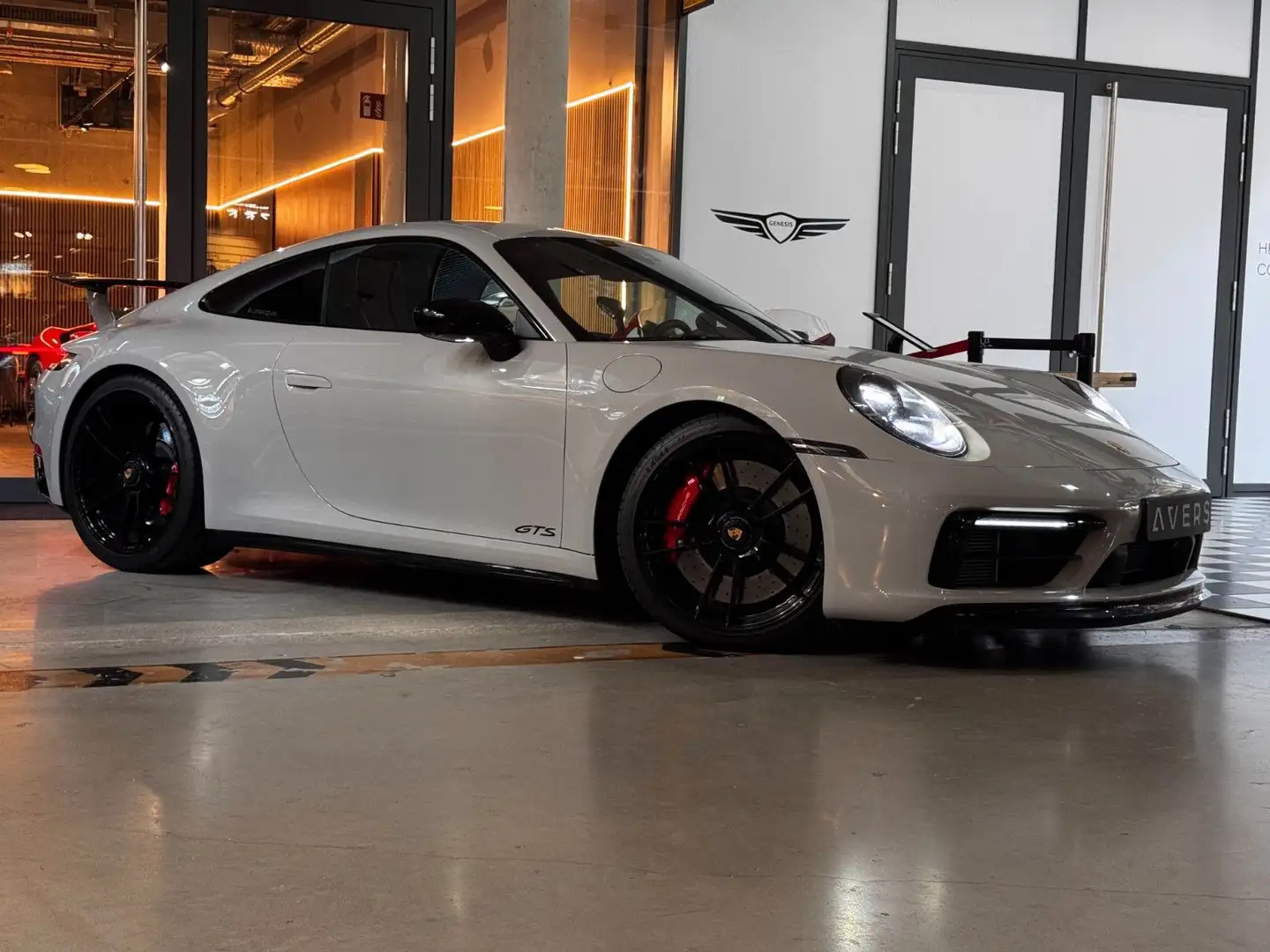 Porsche 992 Carrera 4 GTS Coupé Gris - 1