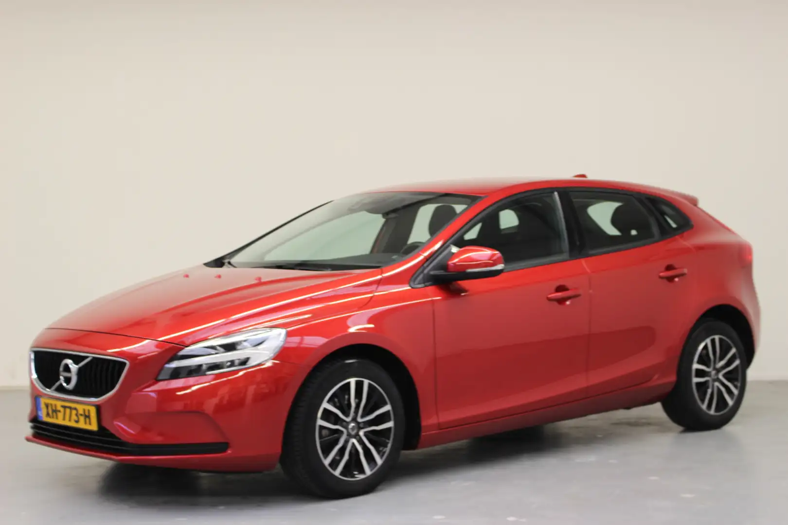 Volvo V40 T2 Polar+ Automaat | Rijklaarprijs | Leer | Rouge - 1