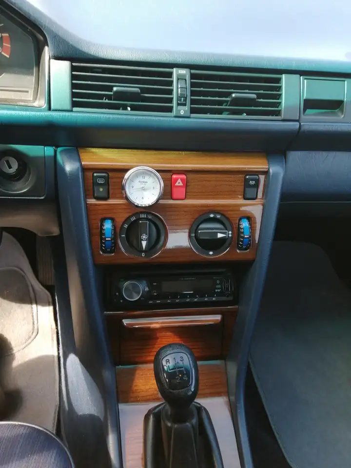 Mercedes-Benz 200 Berlina, foto 2