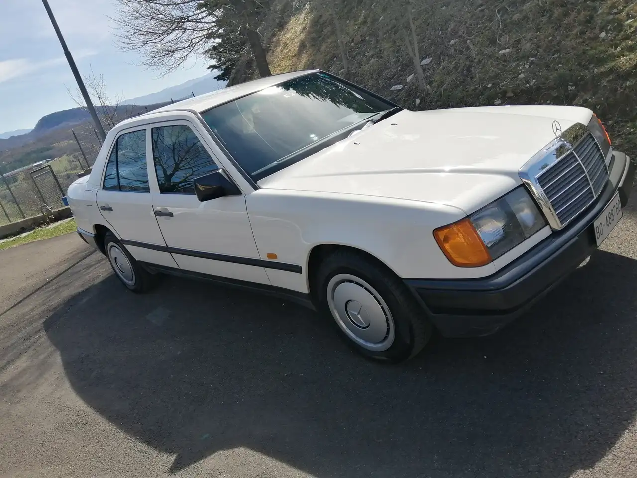 Mercedes-Benz 200 Berlina, foto 1