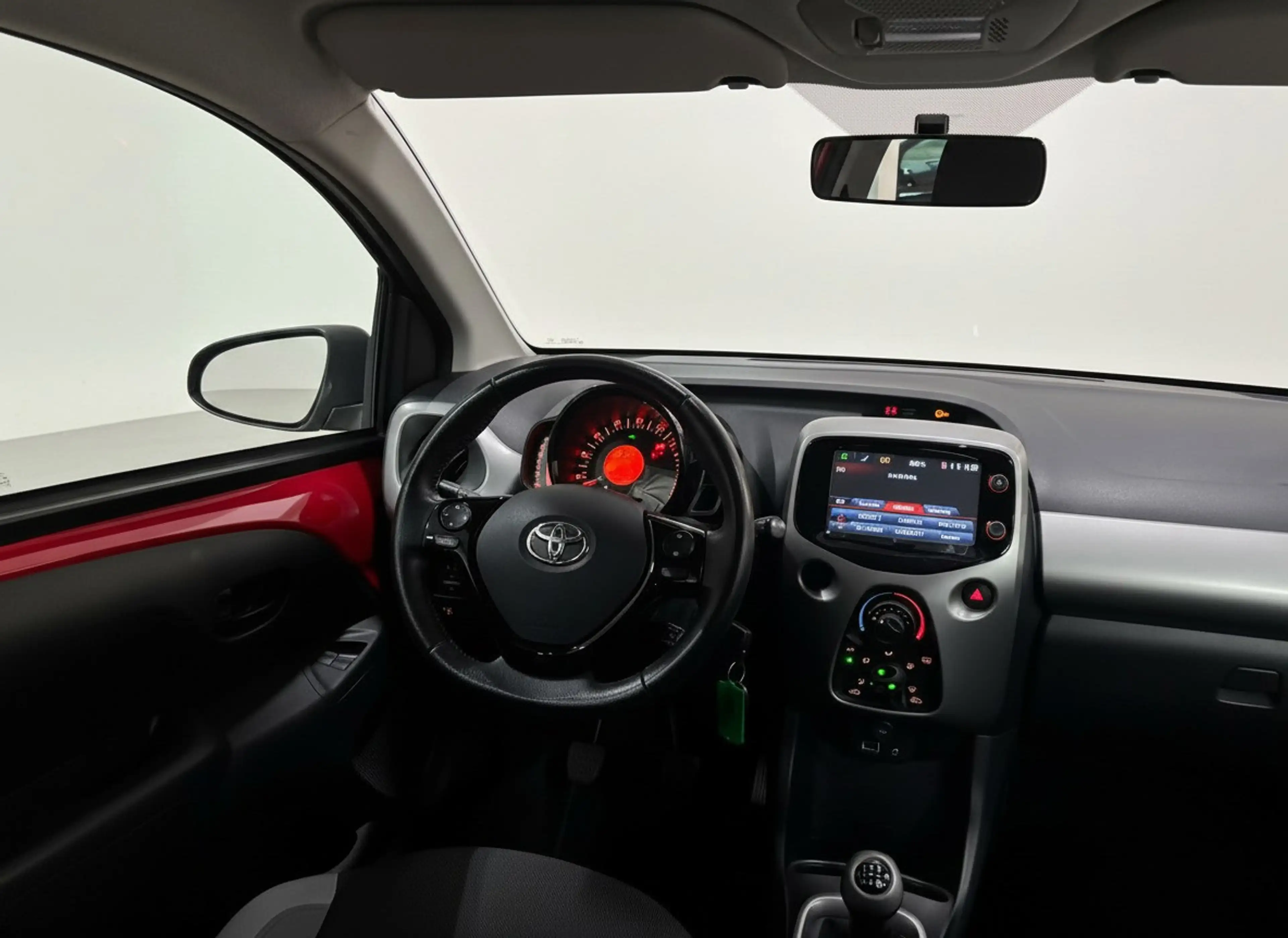 Toyota Aygo 1.0 VVT-i x - Infotainment - Camera - Airco — photo 13