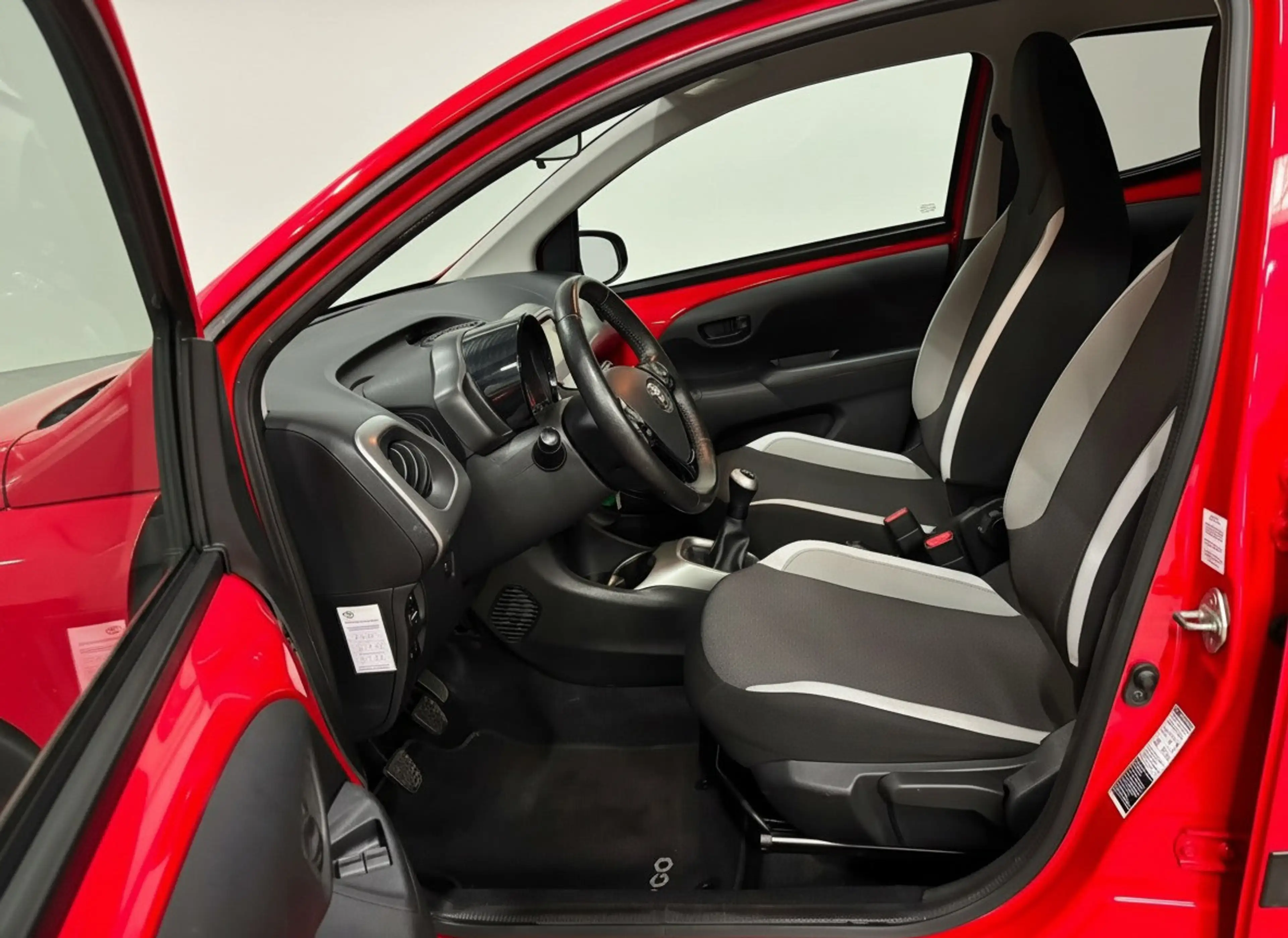 Toyota Aygo 1.0 VVT-i x - Infotainment - Camera - Airco — photo 10