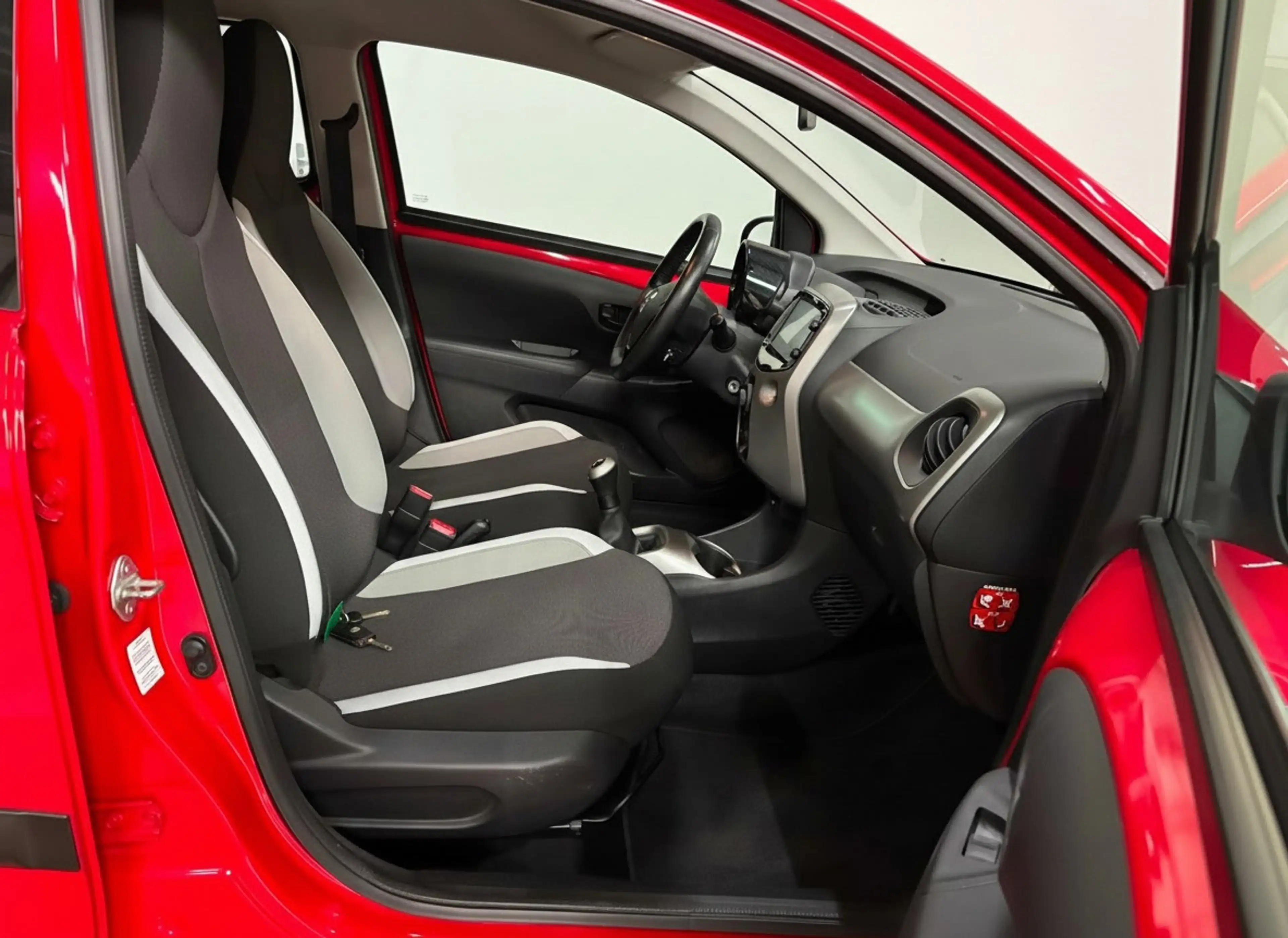 Toyota Aygo 1.0 VVT-i x - Infotainment - Camera - Airco — photo 9