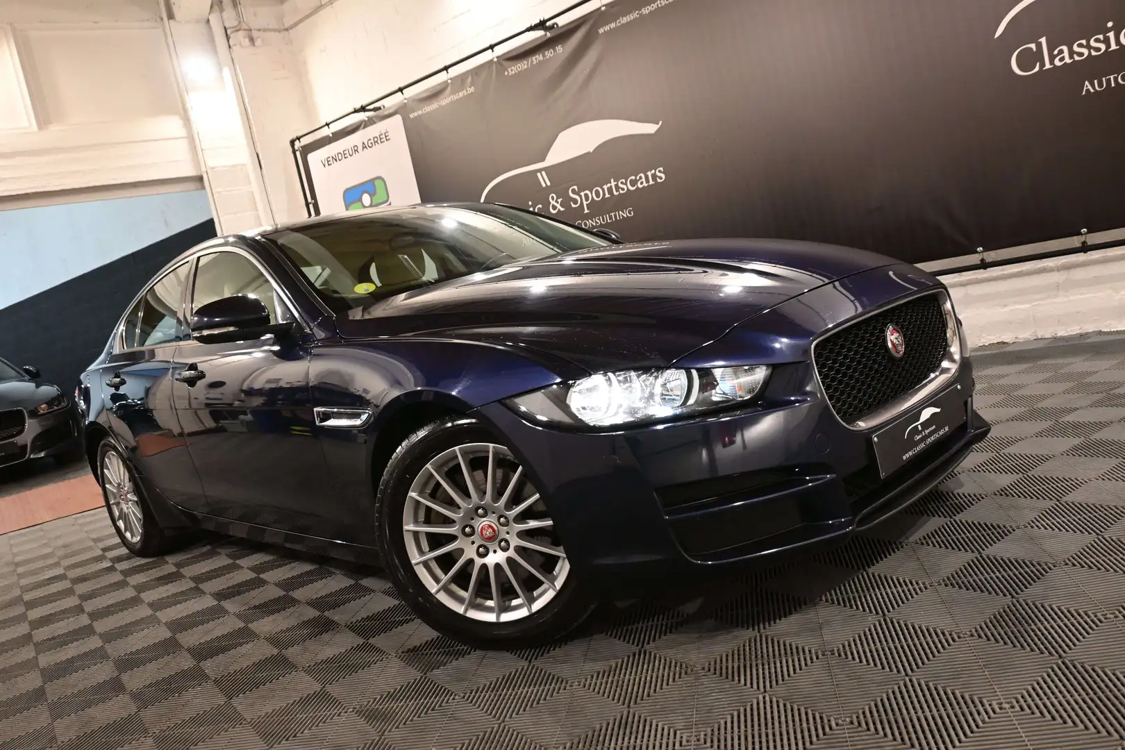Jaguar XE 2.0 D SPORT / CAMERA / CUIR / GPS NAVI / PDC Синій - 2