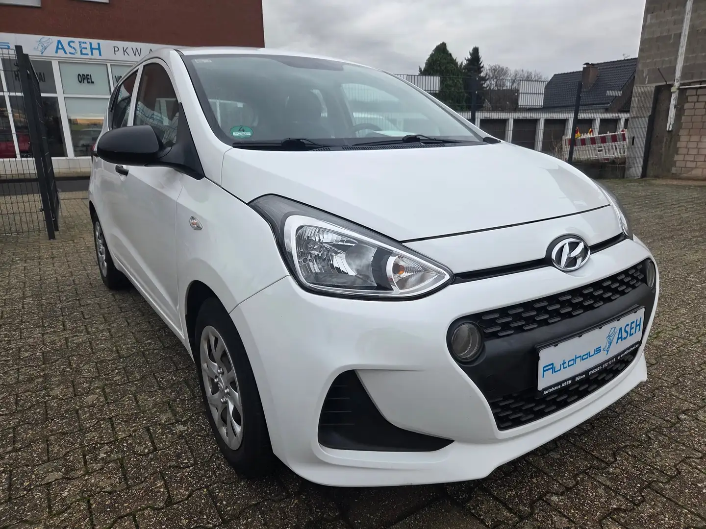 Hyundai i10 i10 1.0 blue Style Blanc - 1
