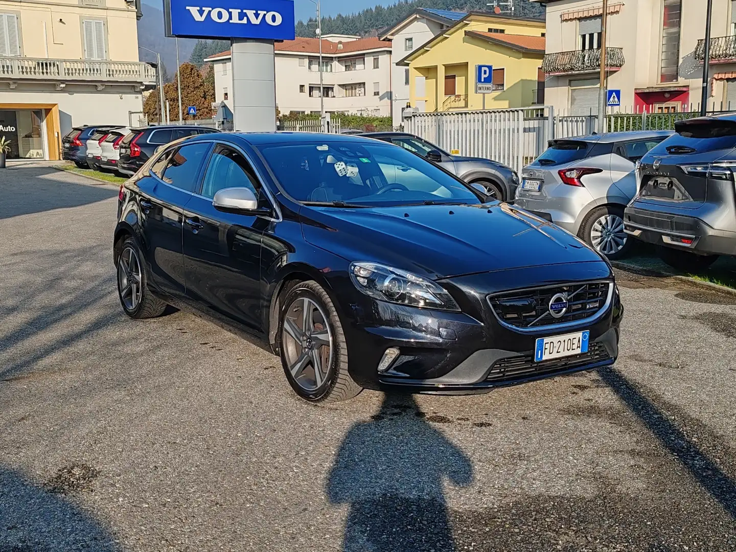 Volvo V40 2.0 D3 R-design Momentum 5 CILINDRI Nero - 2