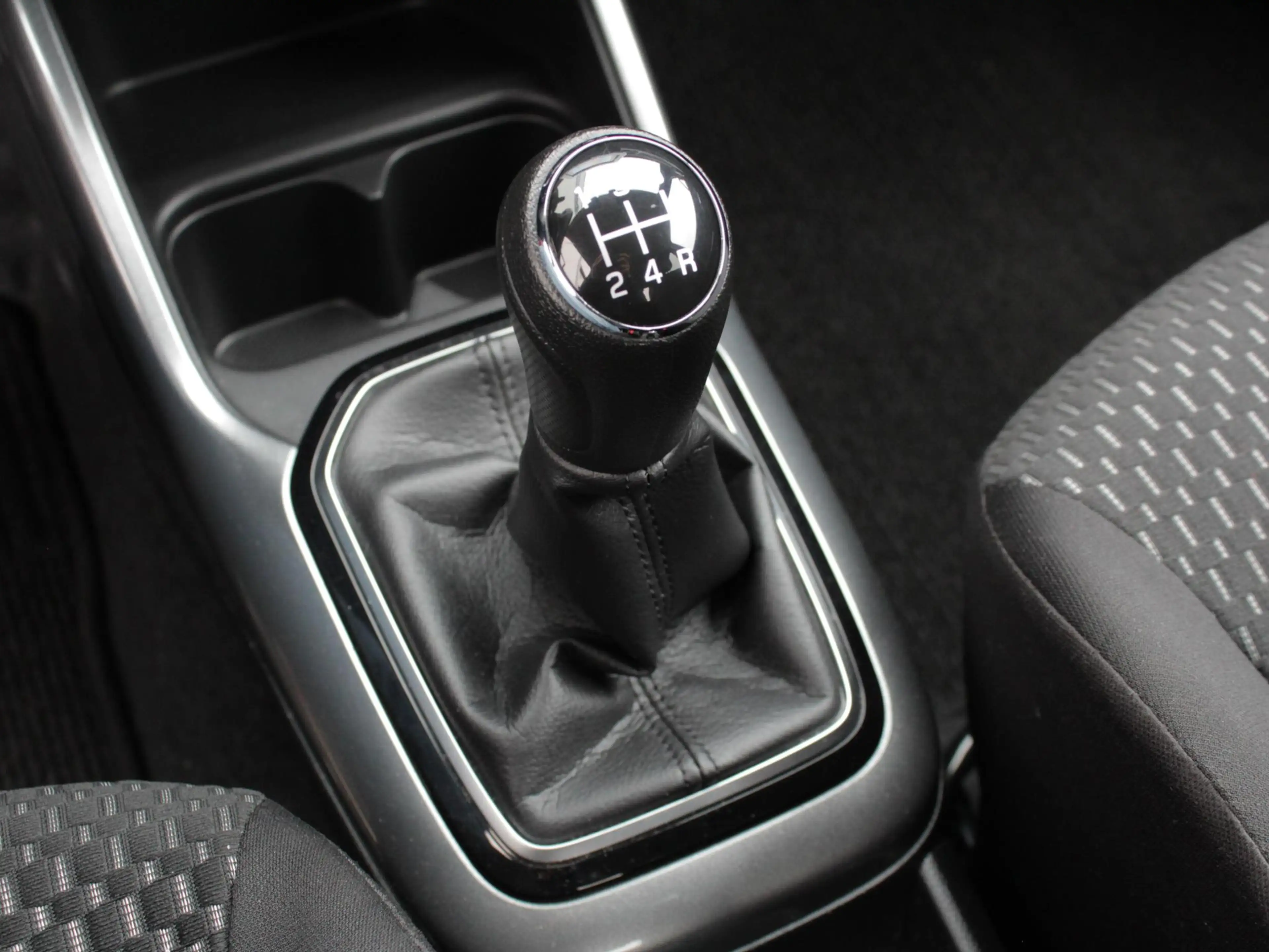Suzuki Ignis 1.2 Smart Hybrid Style | Clima | Cruise | Navi | C — photo 14