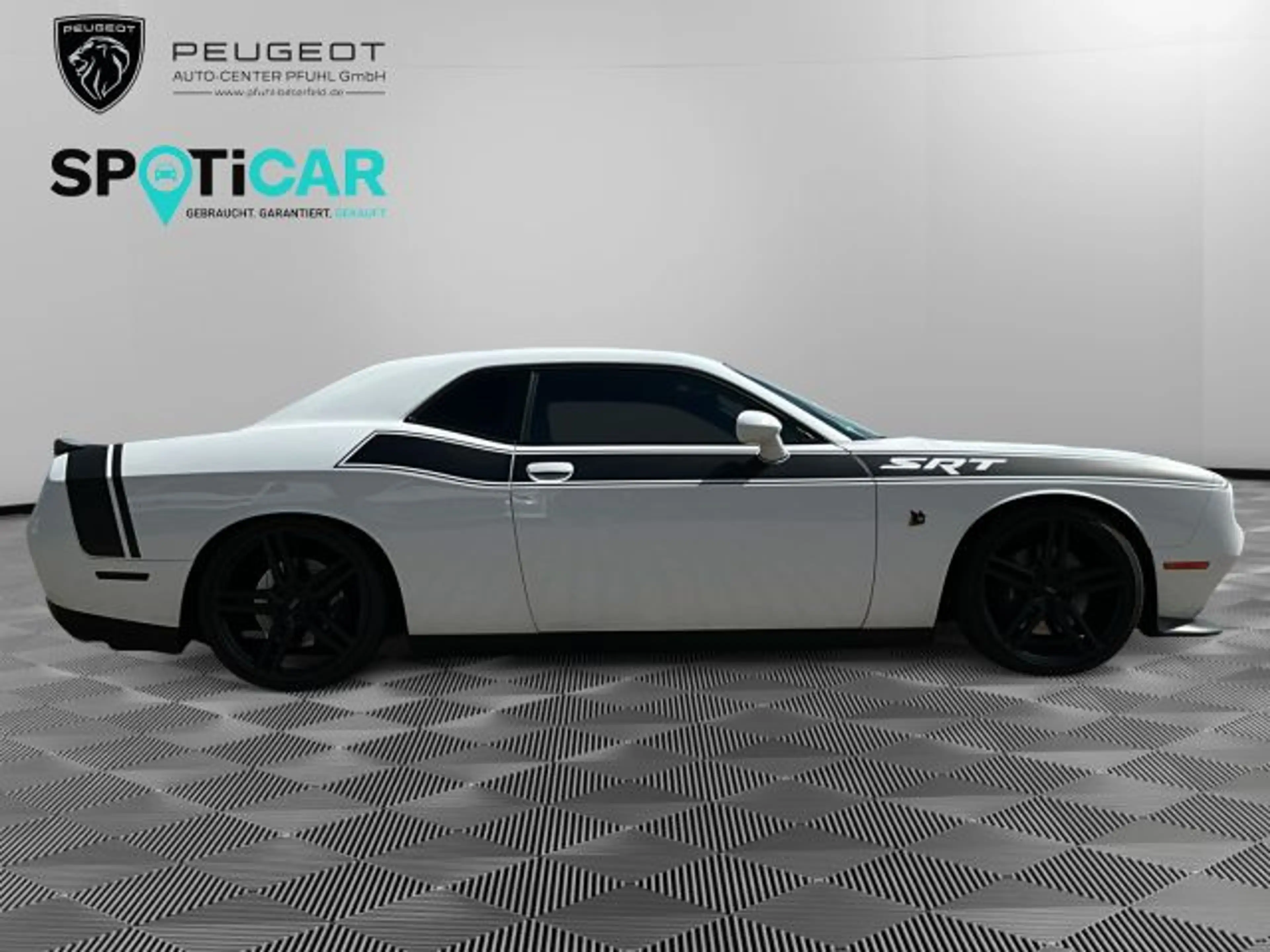Dodge Challenger Automatik 392 Hemi Scat Pack Shaker — photo 3