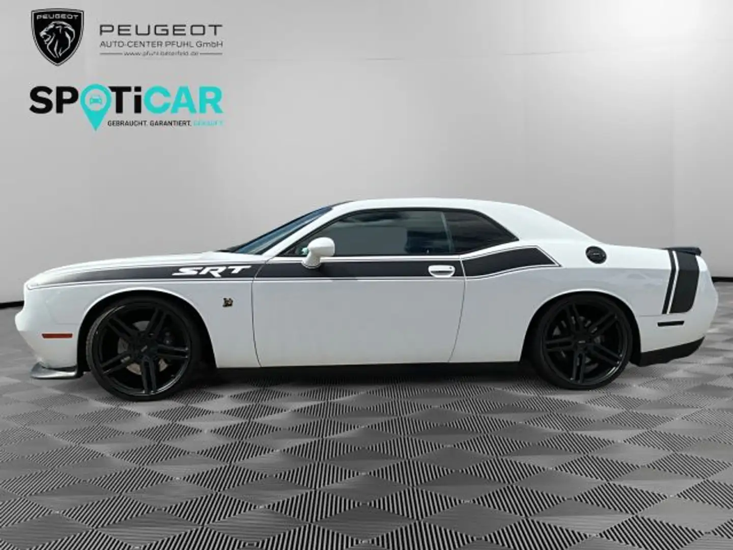 Dodge Challenger Automatik 392 Hemi Scat Pack Shaker White - 2