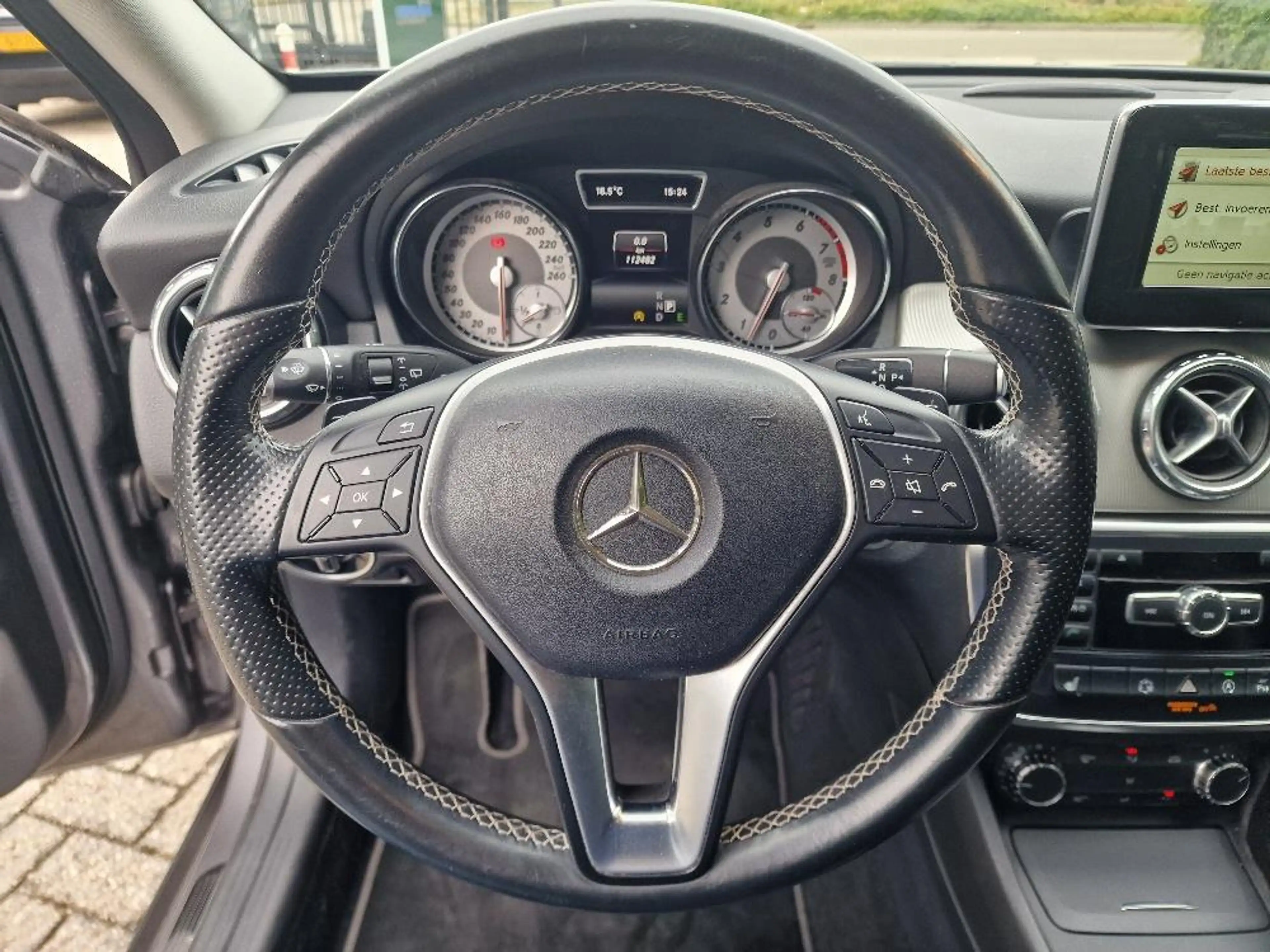 Mercedes-Benz GLA 180 Urban — photo 16