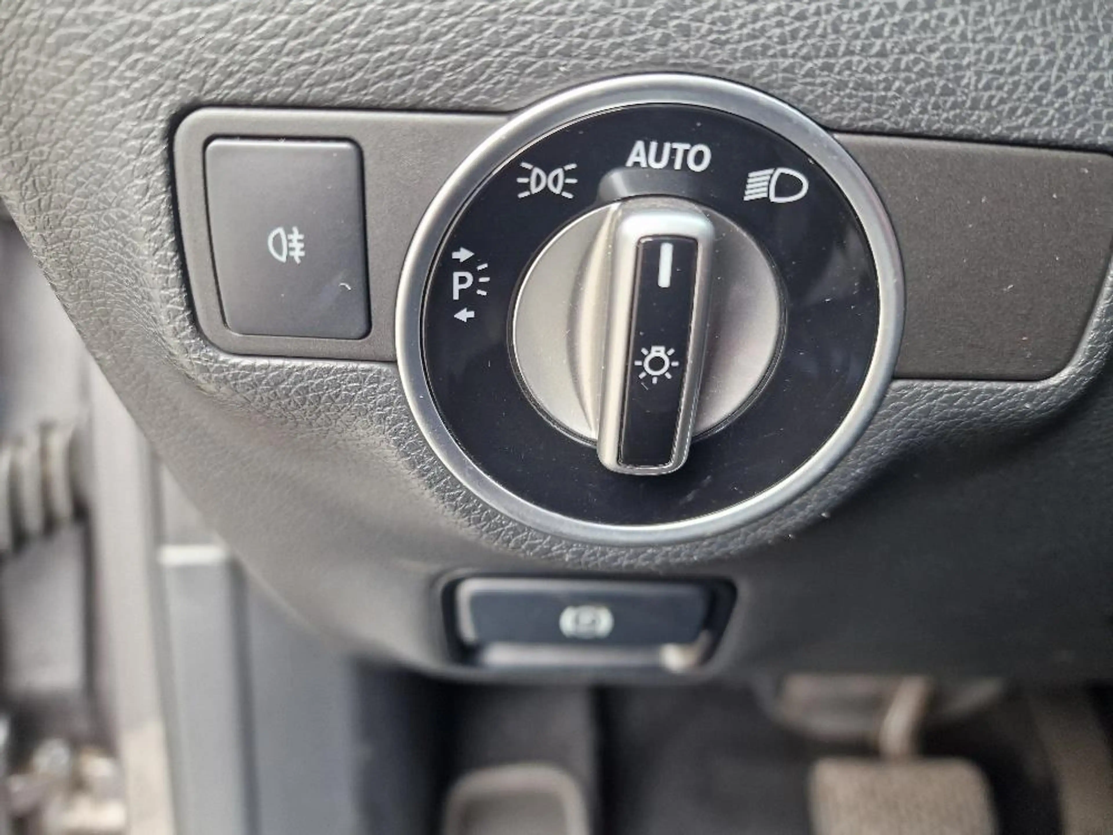 Mercedes-Benz GLA 180 Urban — photo 19