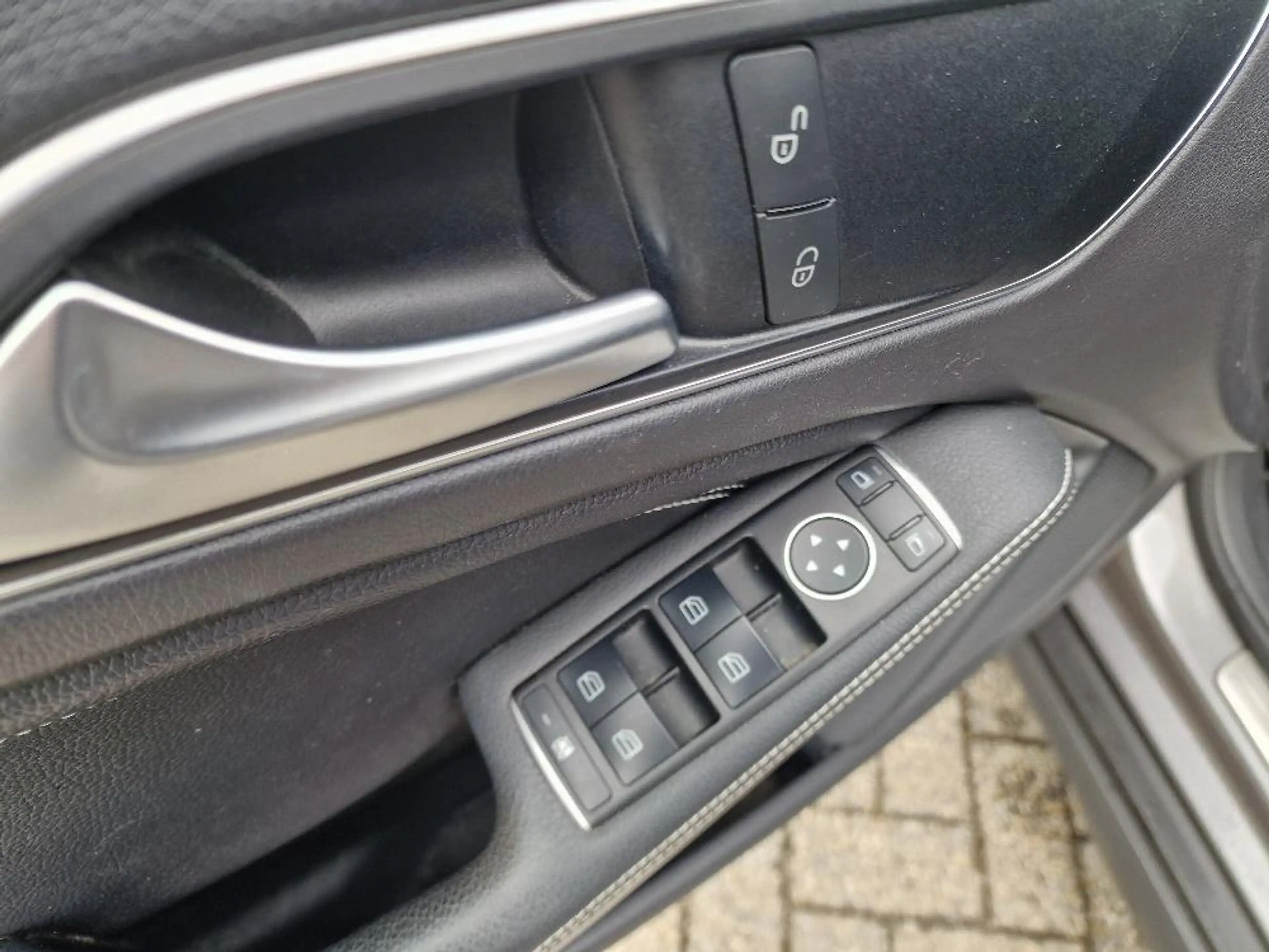 Mercedes-Benz GLA 180 Urban — photo 12