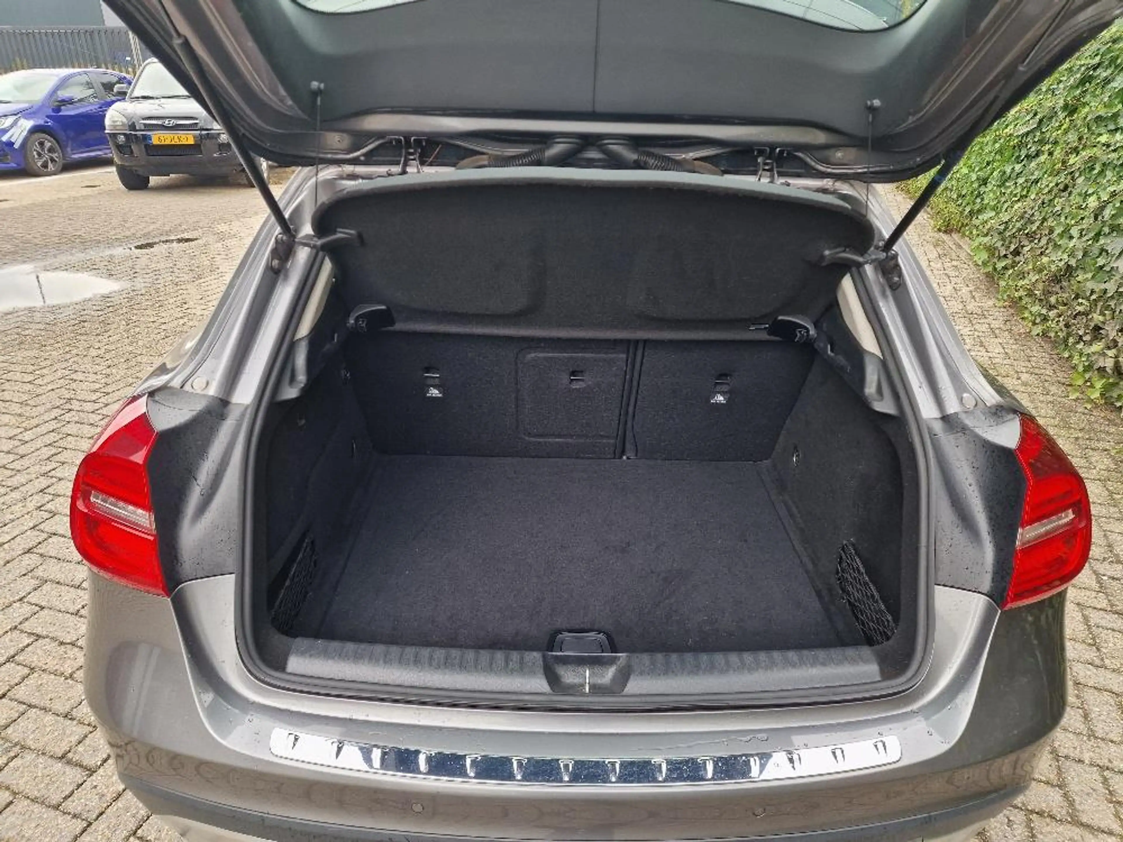 Mercedes-Benz GLA 180 Urban — photo 8