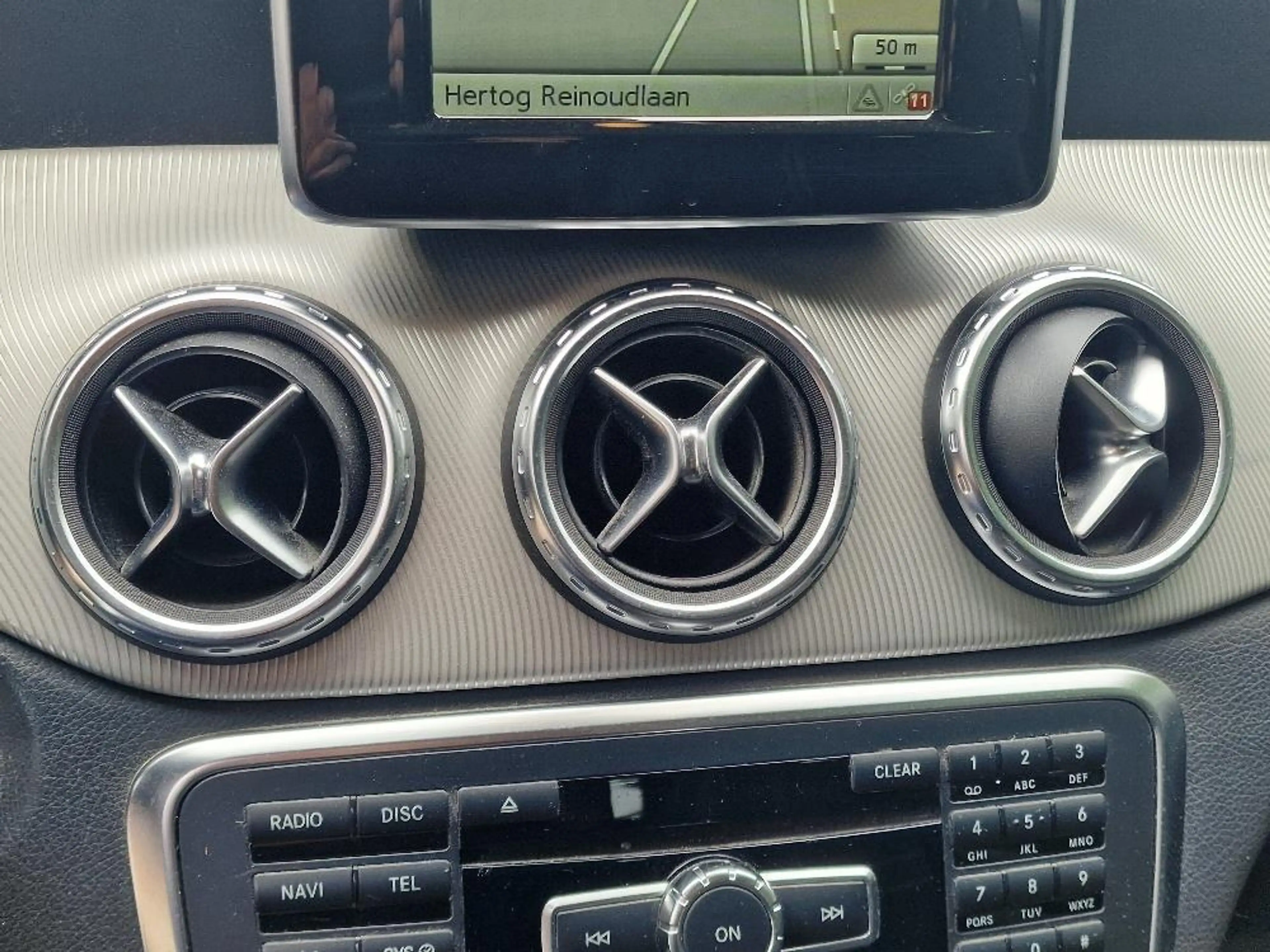 Mercedes-Benz GLA 180 Urban — photo 25
