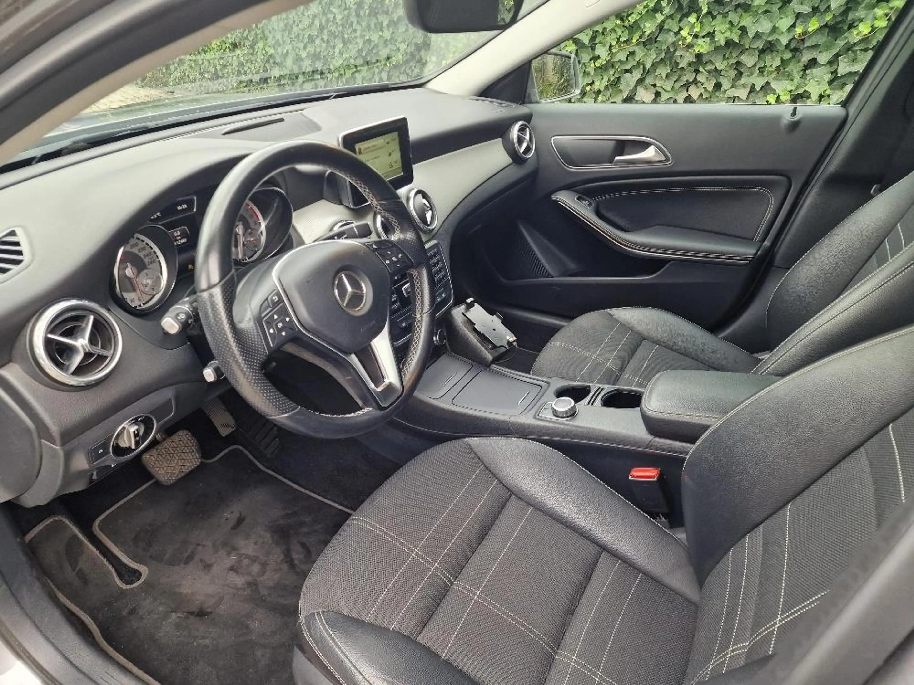 Mercedes-Benz GLA 180 Urban — photo 13