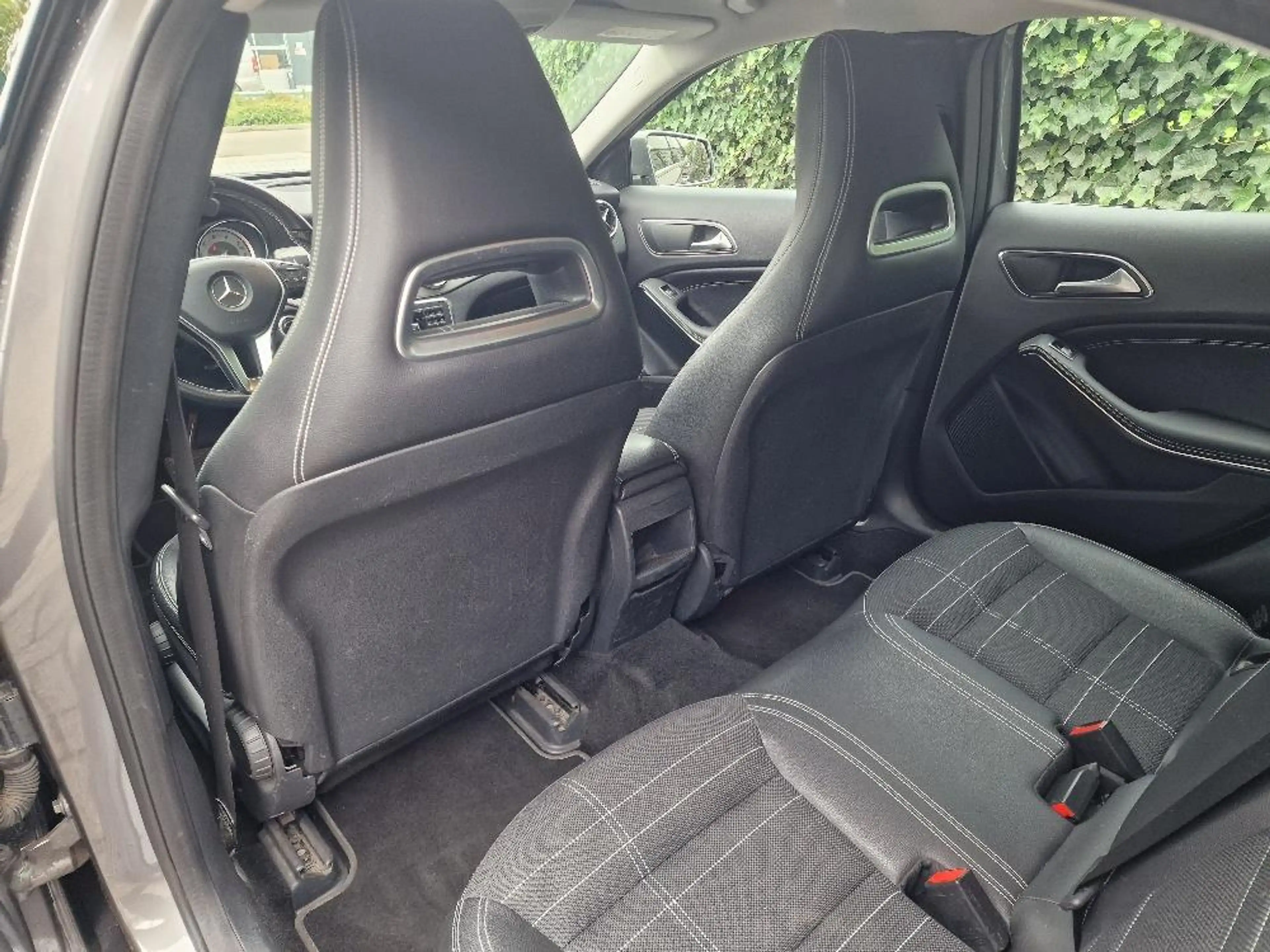 Mercedes-Benz GLA 180 Urban — photo 11