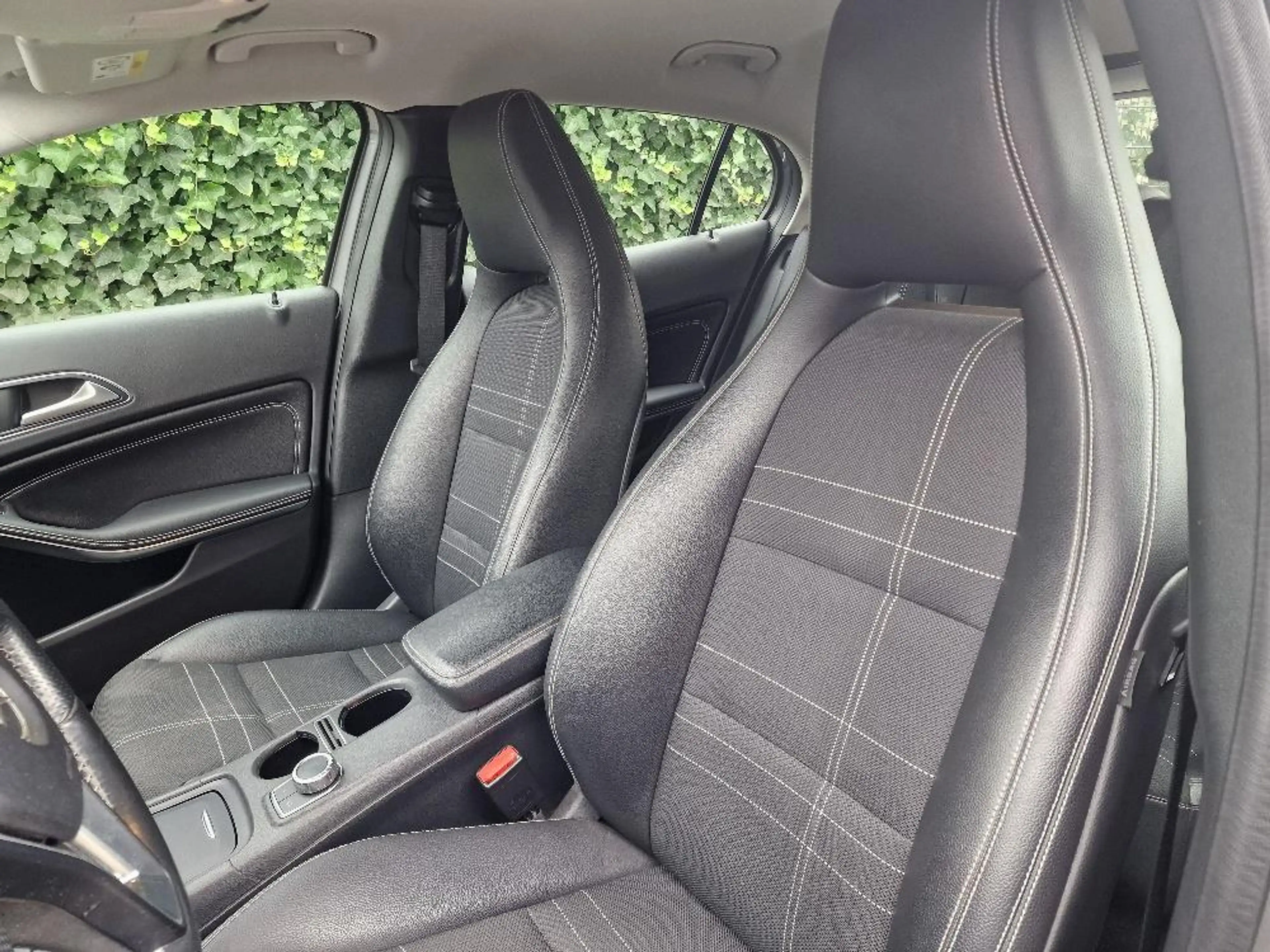 Mercedes-Benz GLA 180 Urban — photo 14