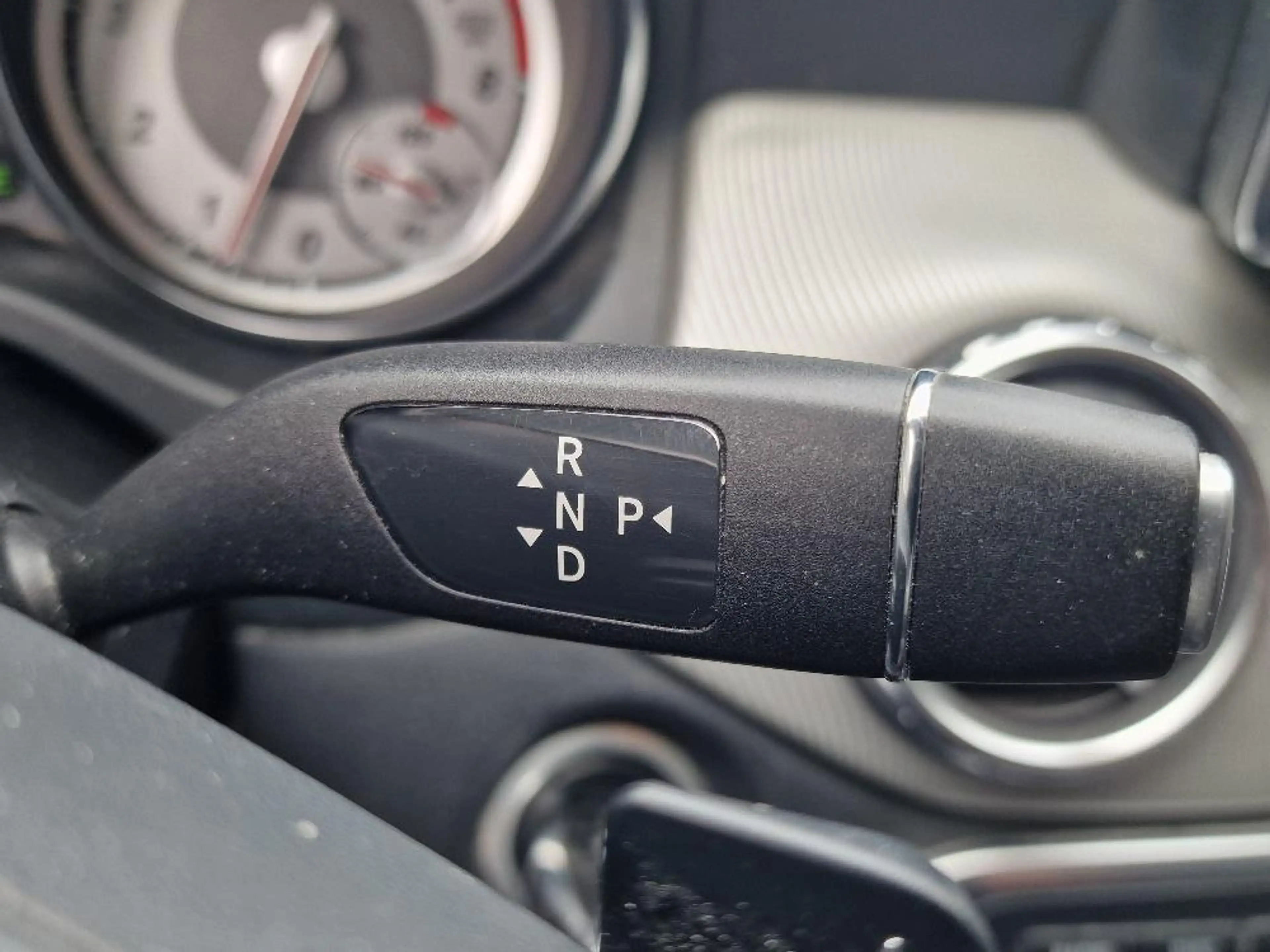 Mercedes-Benz GLA 180 Urban — photo 23