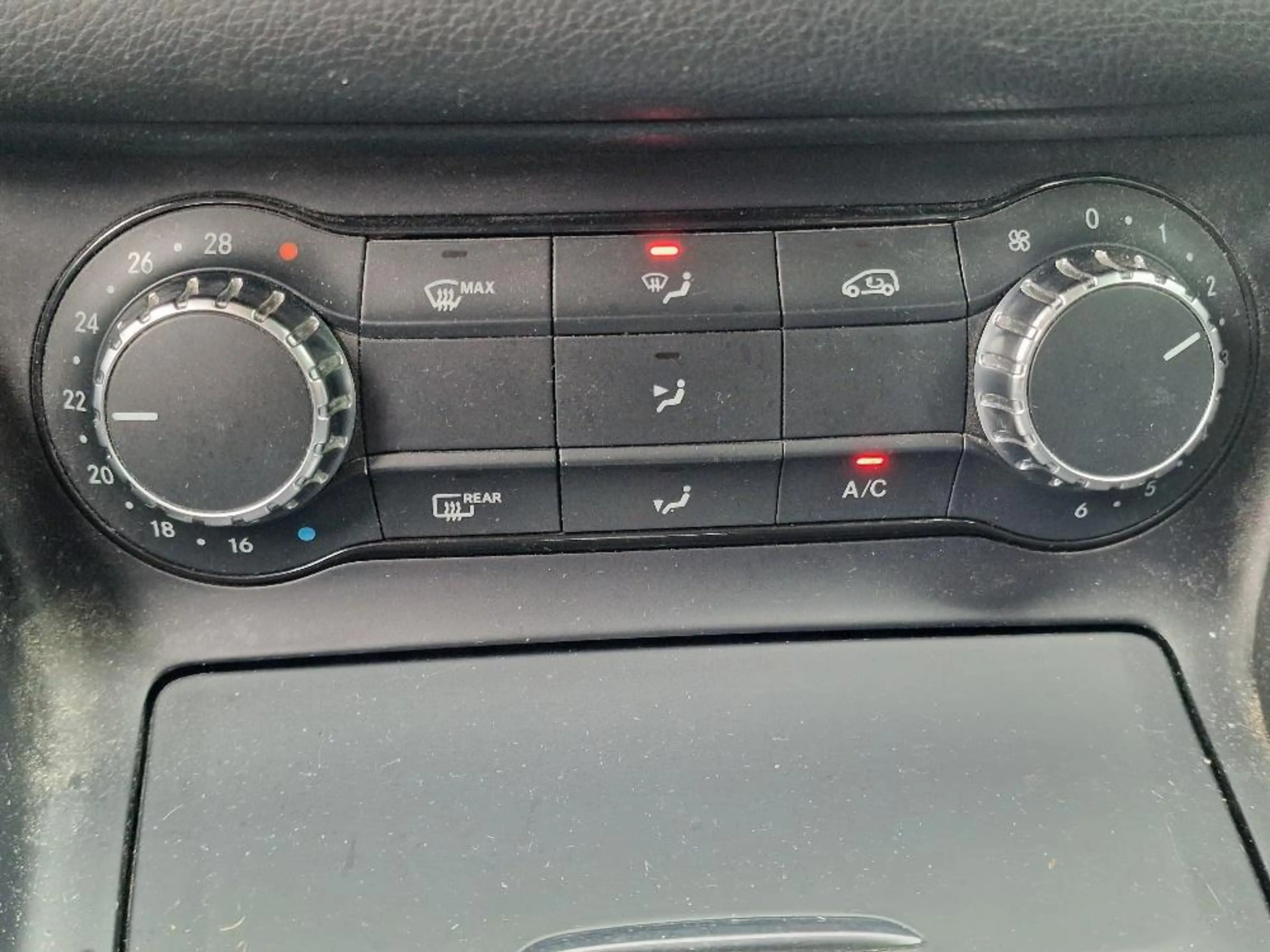Mercedes-Benz GLA 180 Urban — photo 27