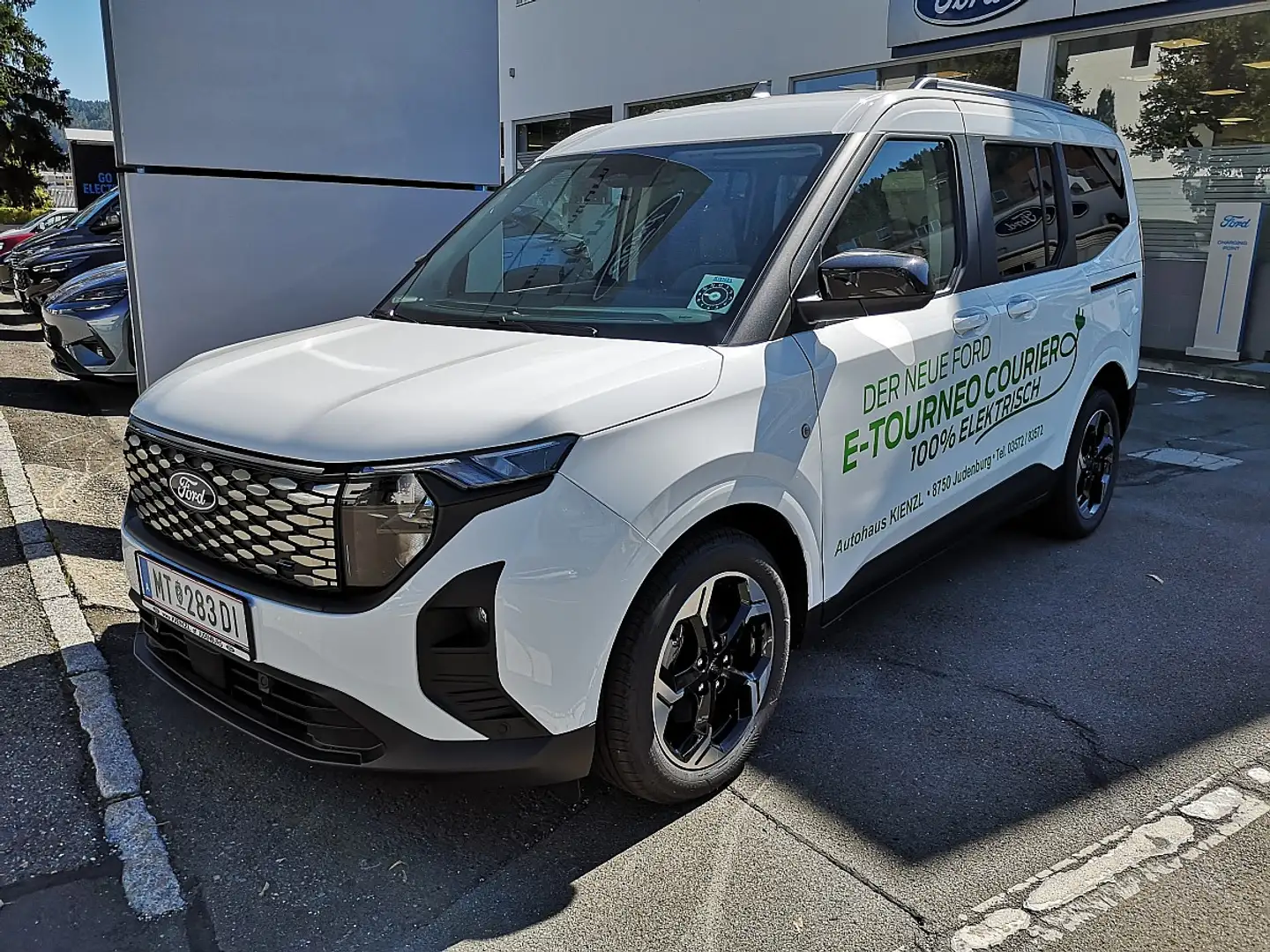 Ford Tourneo Courier E-Tourneo Courier Titanium Weiß - 1