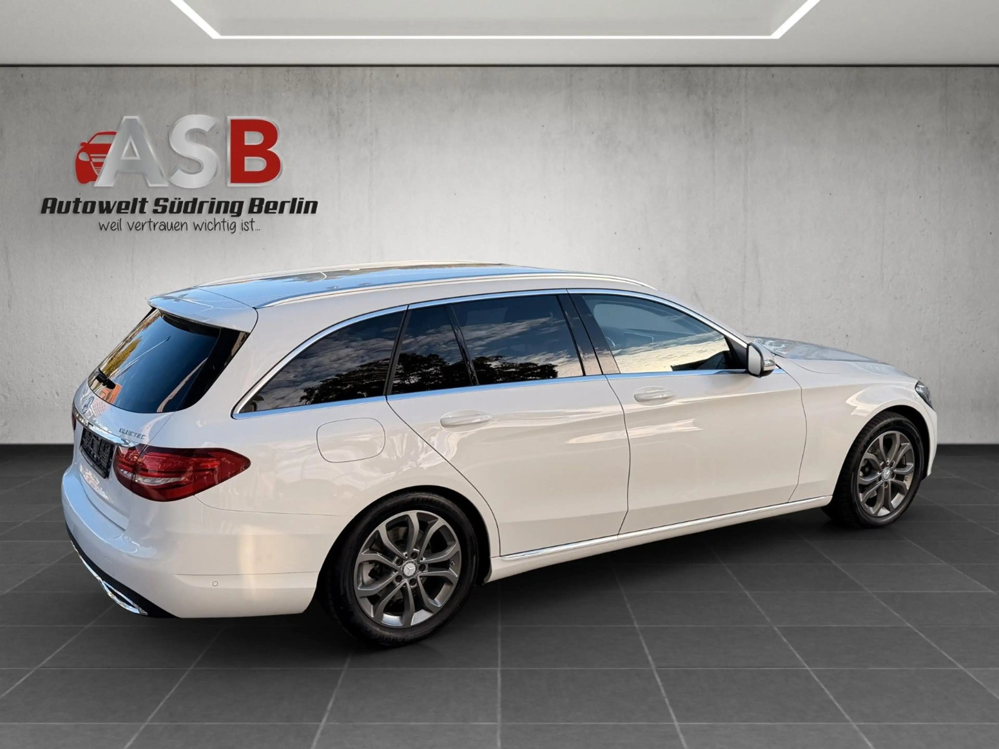 Mercedes-Benz C 220 d T-Model*Avantgarde *Leder* COMAND*ILS LED — photo 5