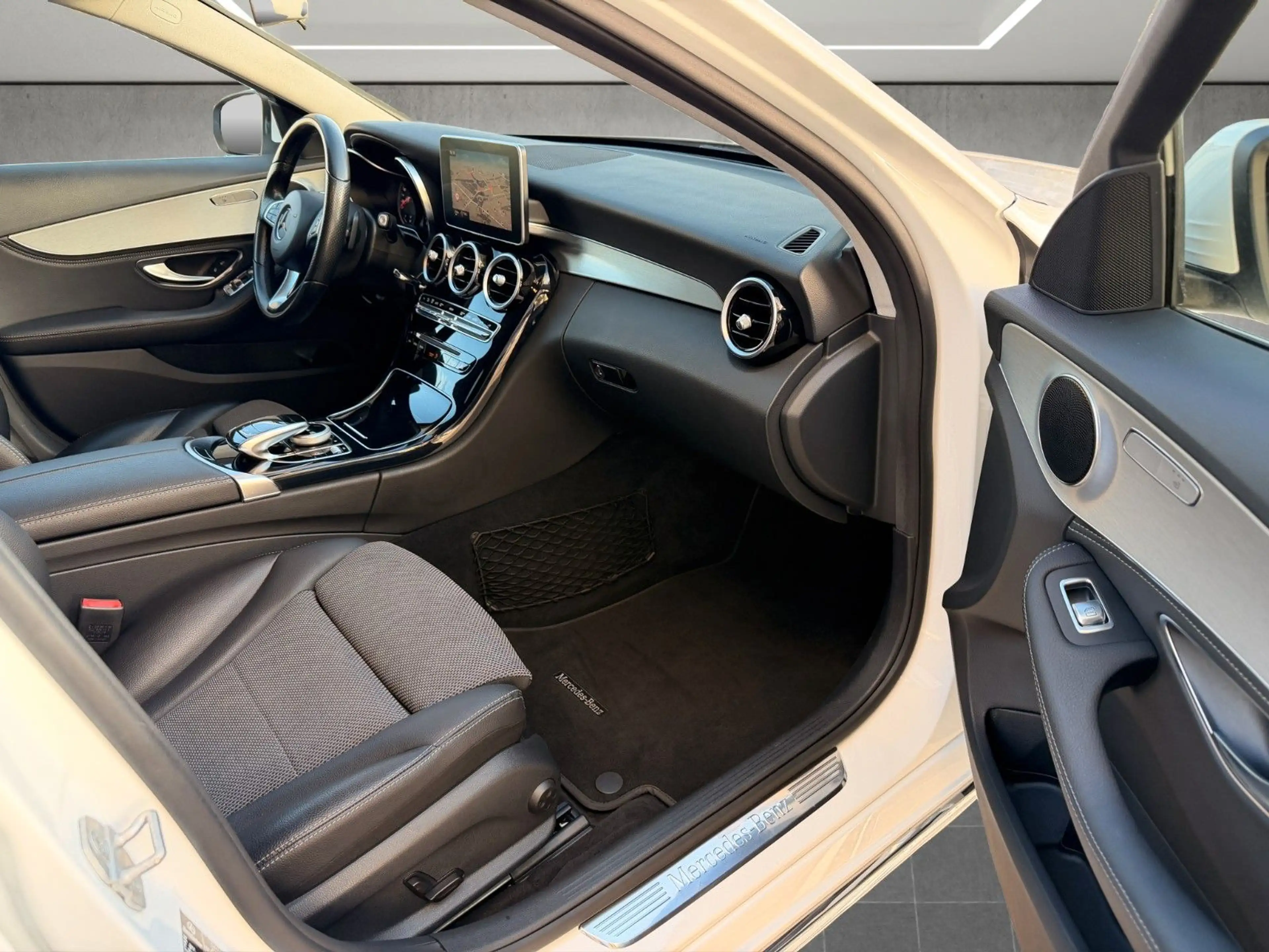 Mercedes-Benz C 220 d T-Model*Avantgarde *Leder* COMAND*ILS LED — photo 11