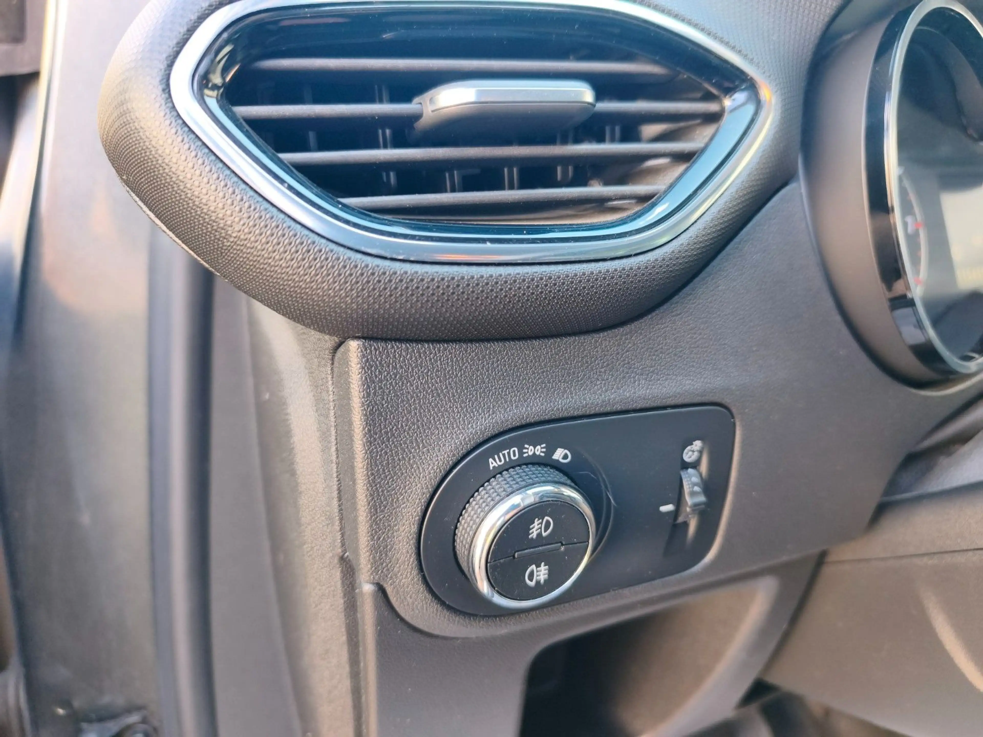 Opel Crossland X 1,2 / 96kW, KLIMA, AHK, TÜV NEU — photo 12