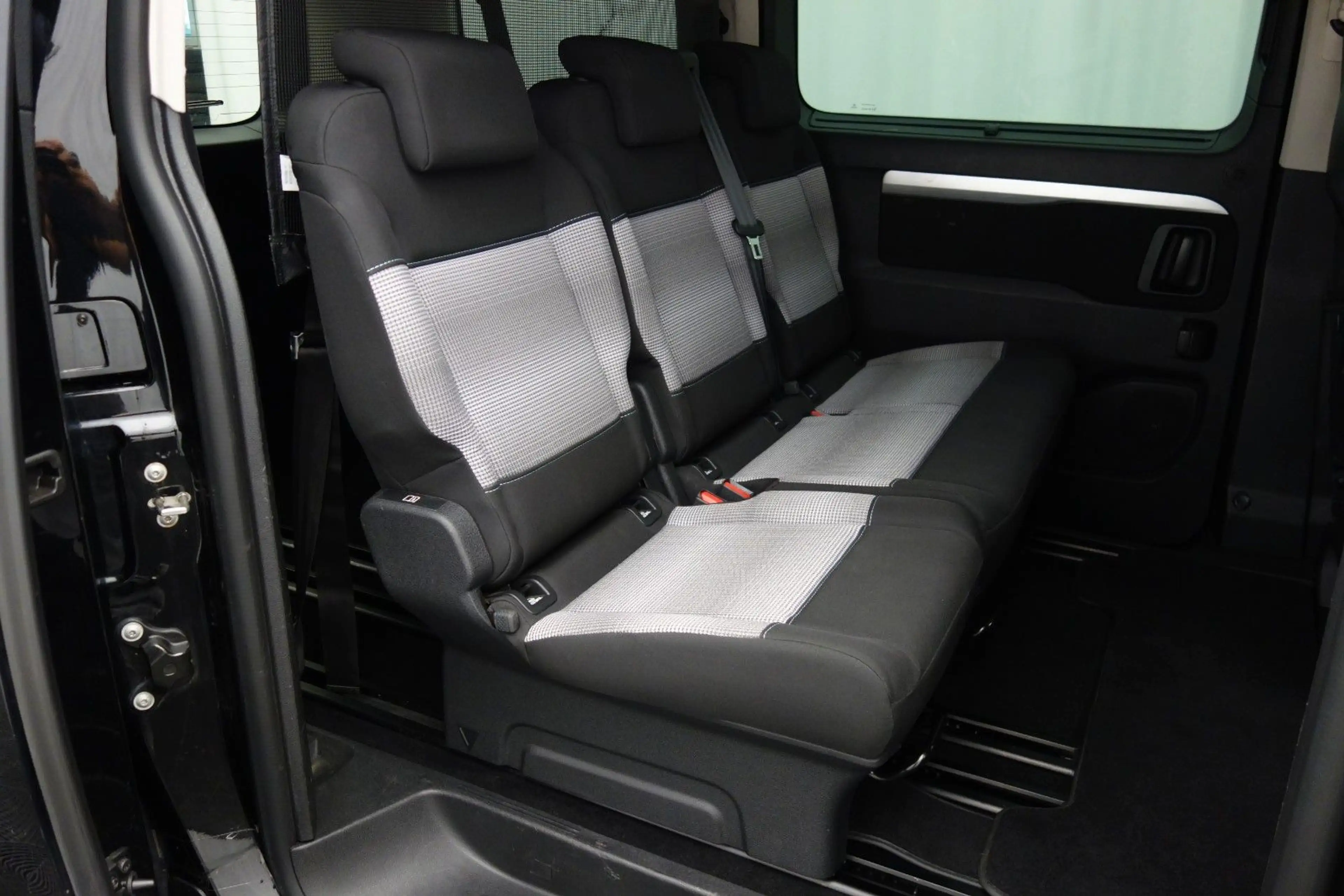 Citroen Spacetourer HDI Feel Lang (M) Automatik 130 kW — photo 13