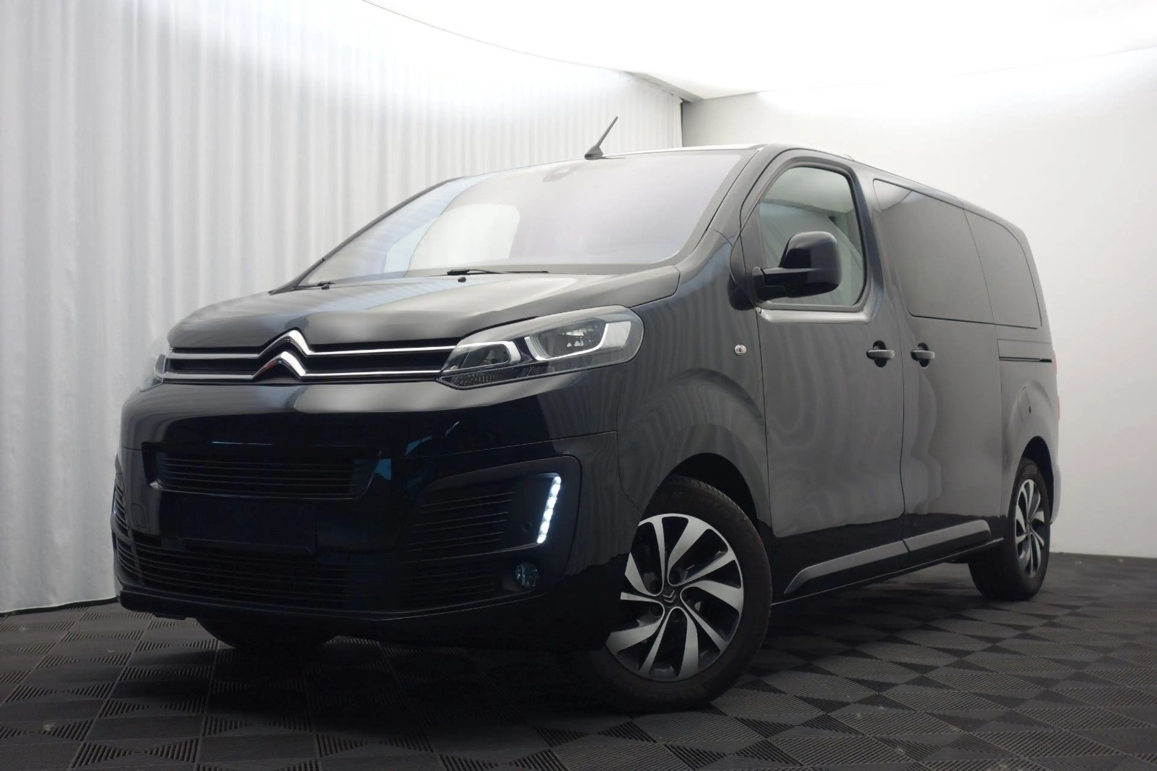 Citroen Spacetourer HDI Feel Lang (M) Automatik 130 kW — photo 3