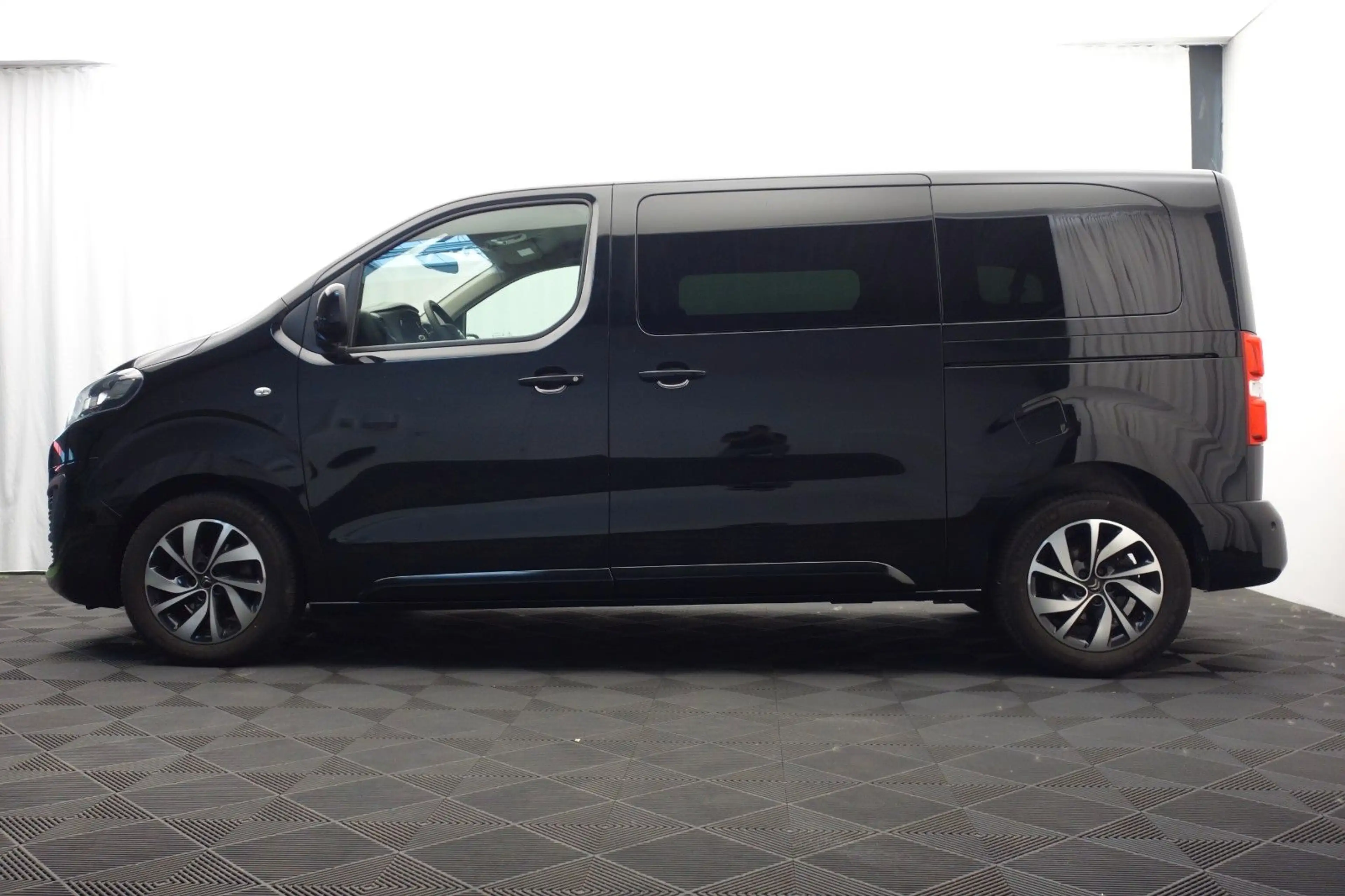 Citroen Spacetourer HDI Feel Lang (M) Automatik 130 kW — photo 4