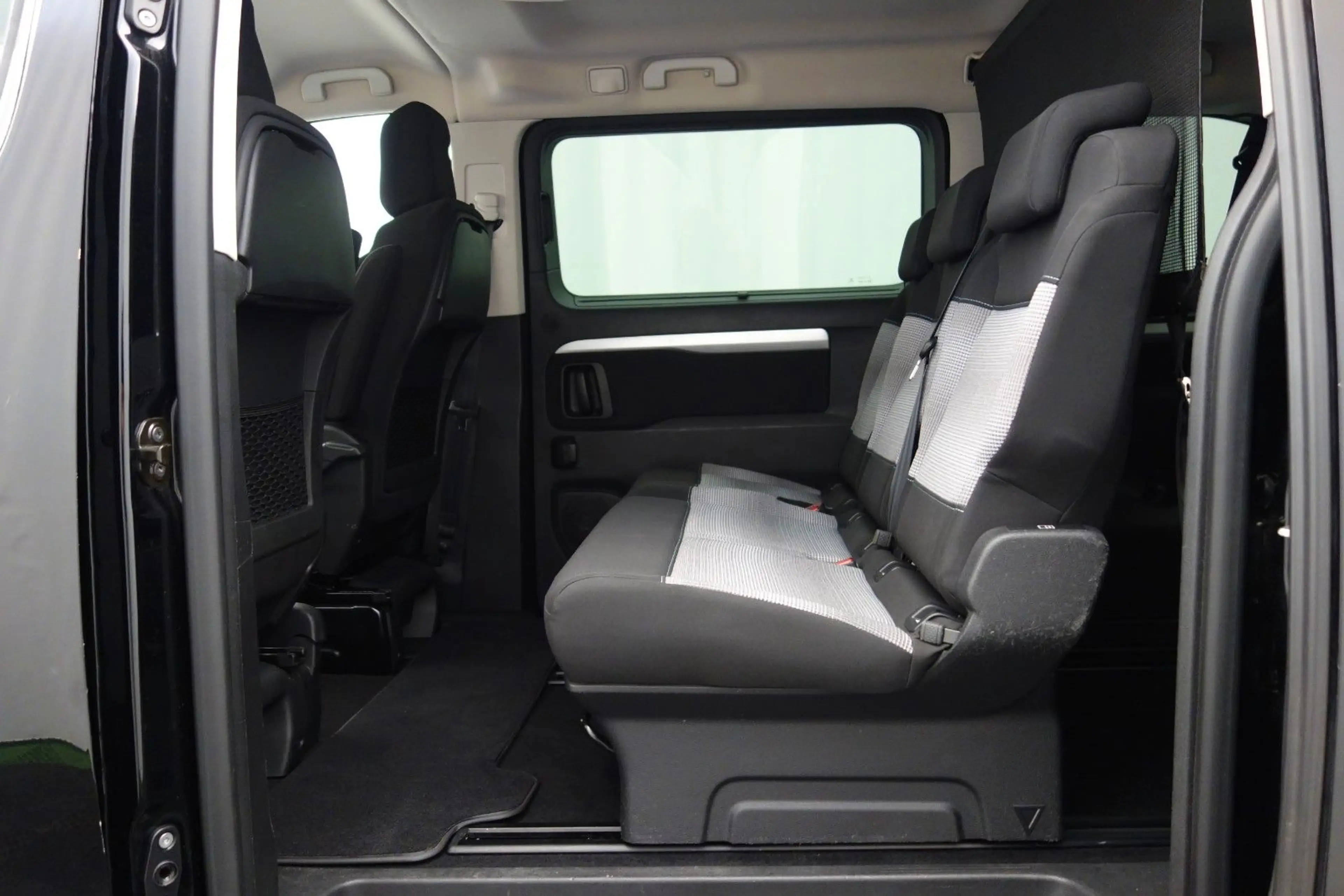 Citroen Spacetourer HDI Feel Lang (M) Automatik 130 kW — photo 14