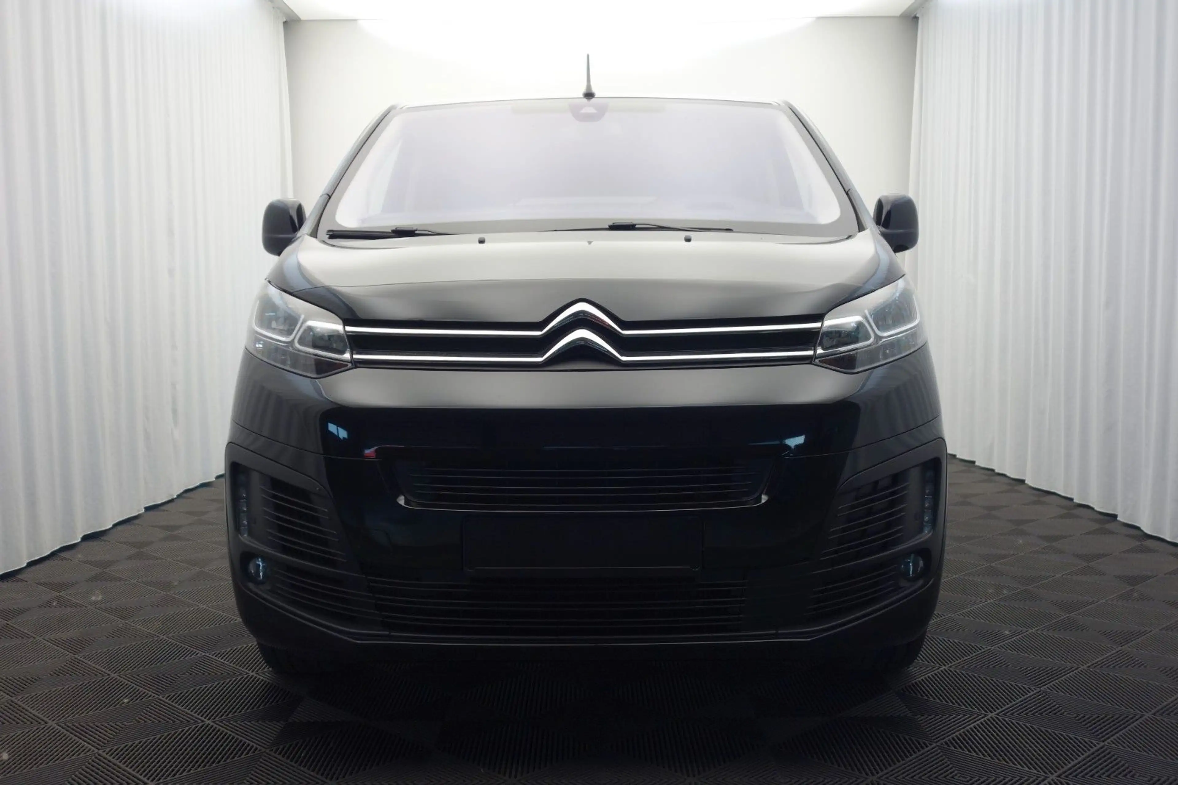Citroen Spacetourer HDI Feel Lang (M) Automatik 130 kW — photo 2