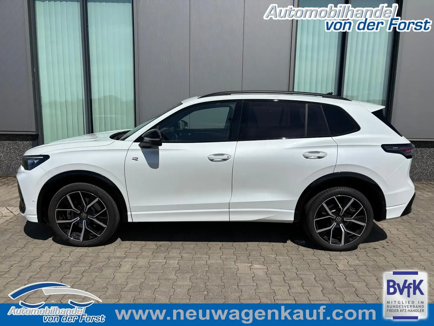Volkswagen Tiguan "R-Line" (3) PREISGARANTIE* & LIEFERUNG KOSTENL... Blanc - 1