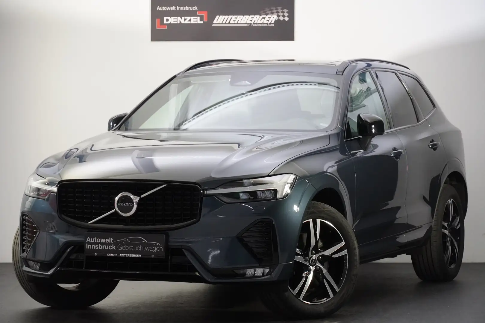 Volvo XC60 B4 R Design AWD Geartronic Blau - 2