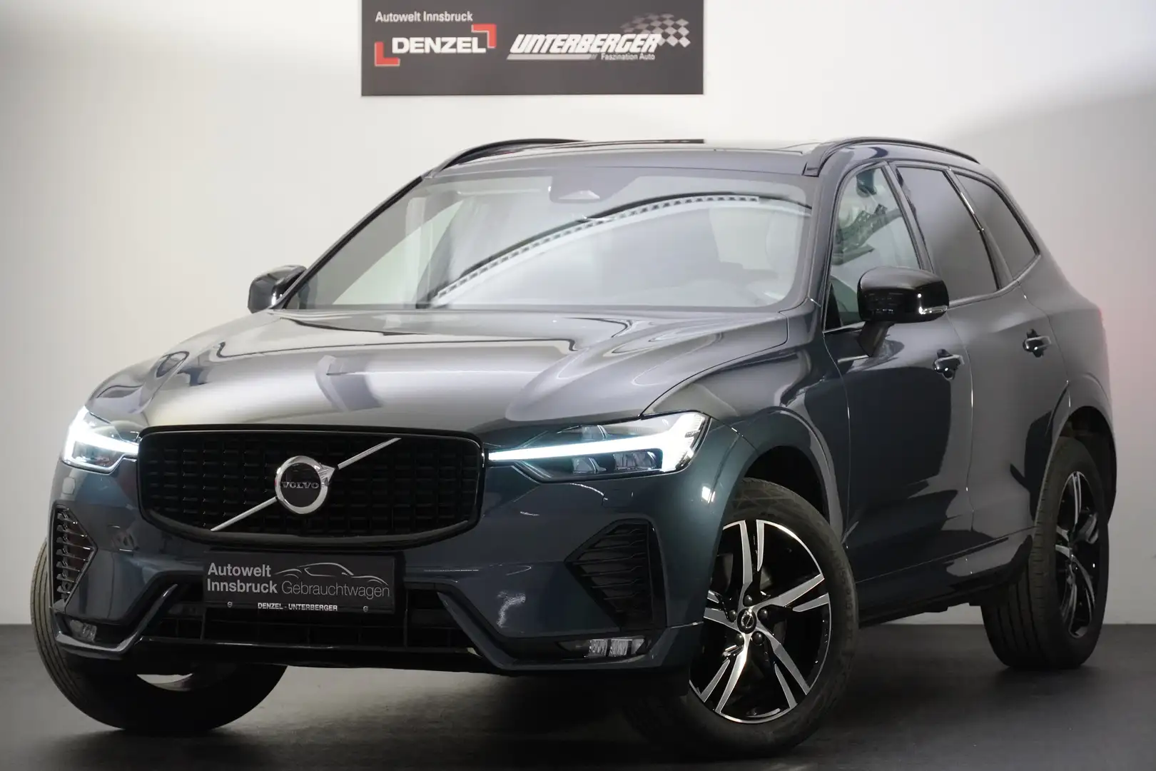 Volvo XC60 B4 R Design AWD Geartronic Blau - 1