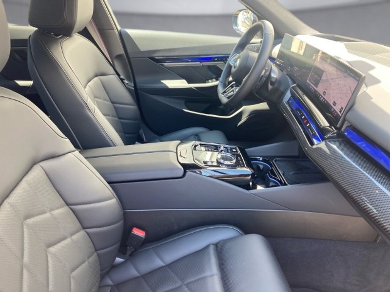BMW 540 d xDrive Limousine G60 — photo 11