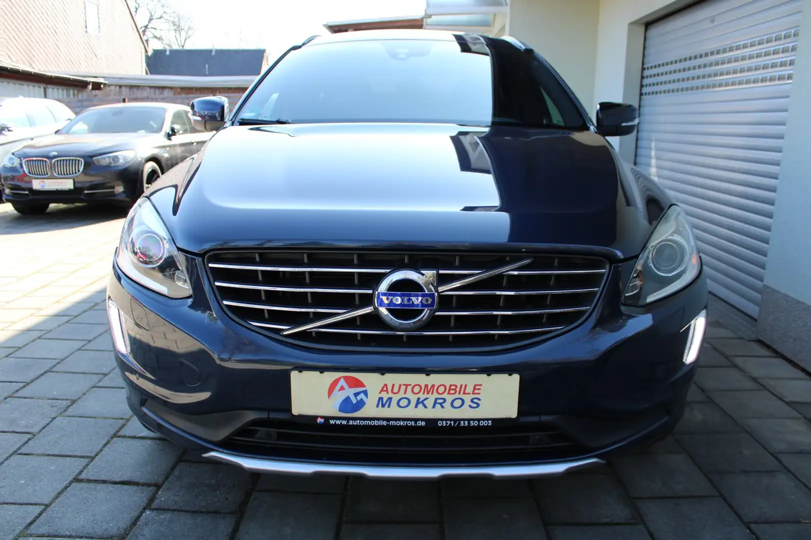 Volvo XC60 D5 AWD Summum BiXenon Leder Panorama Rückfakam Nav Blau - 2
