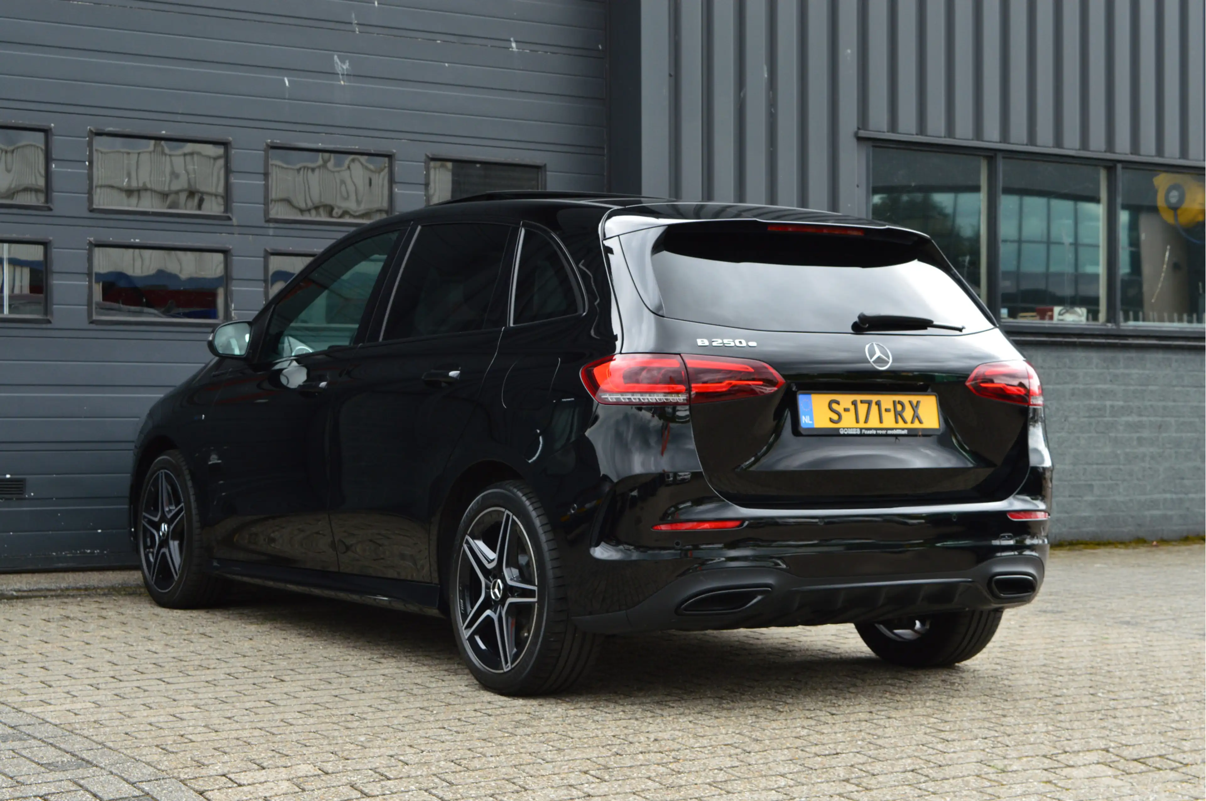 Mercedes-Benz B 250 e Business Solution AMG | PANO | ACC | SOH 94% | — photo 4