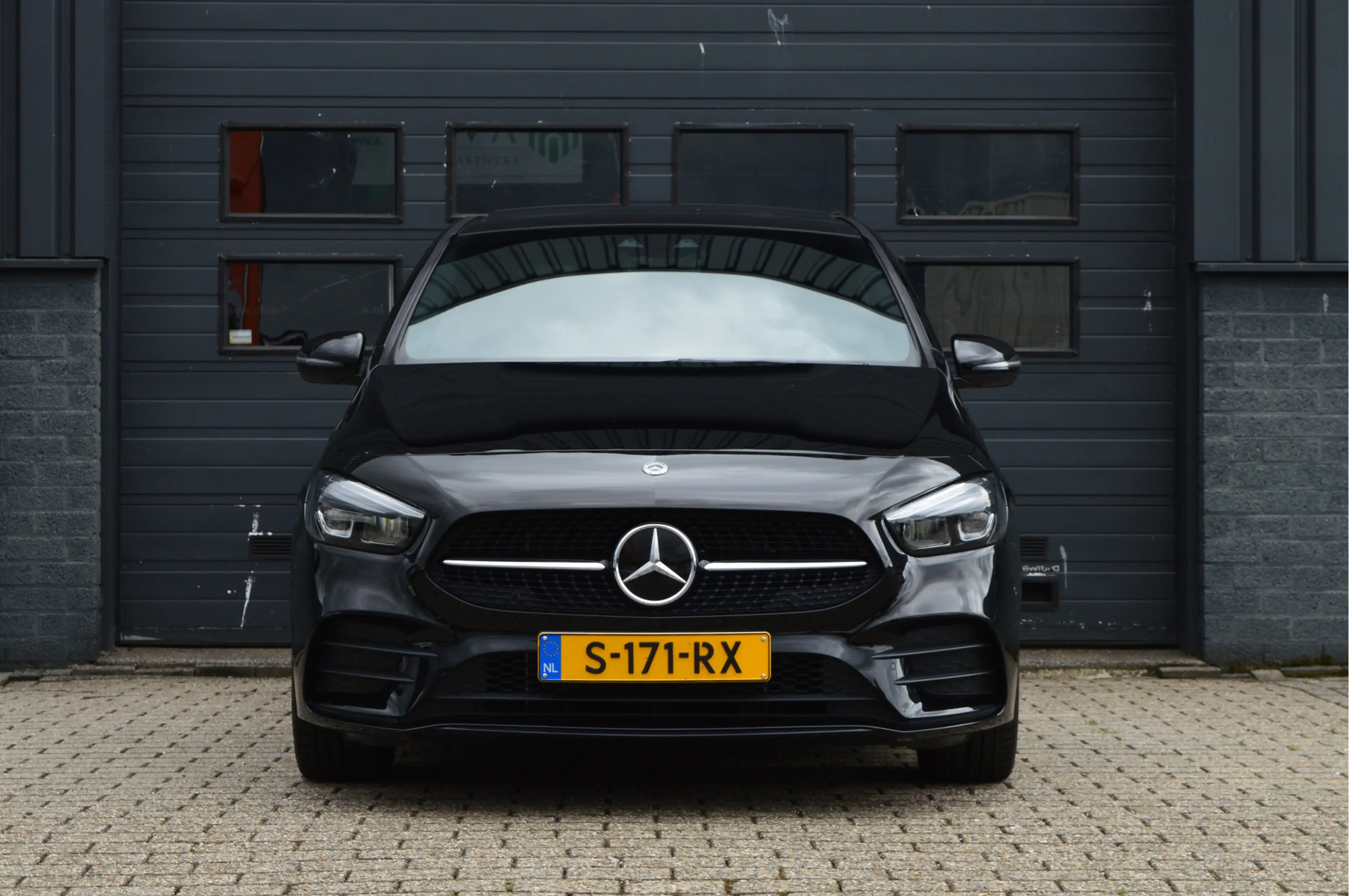 Mercedes-Benz B 250 e Business Solution AMG | PANO | ACC | SOH 94% | — photo 5