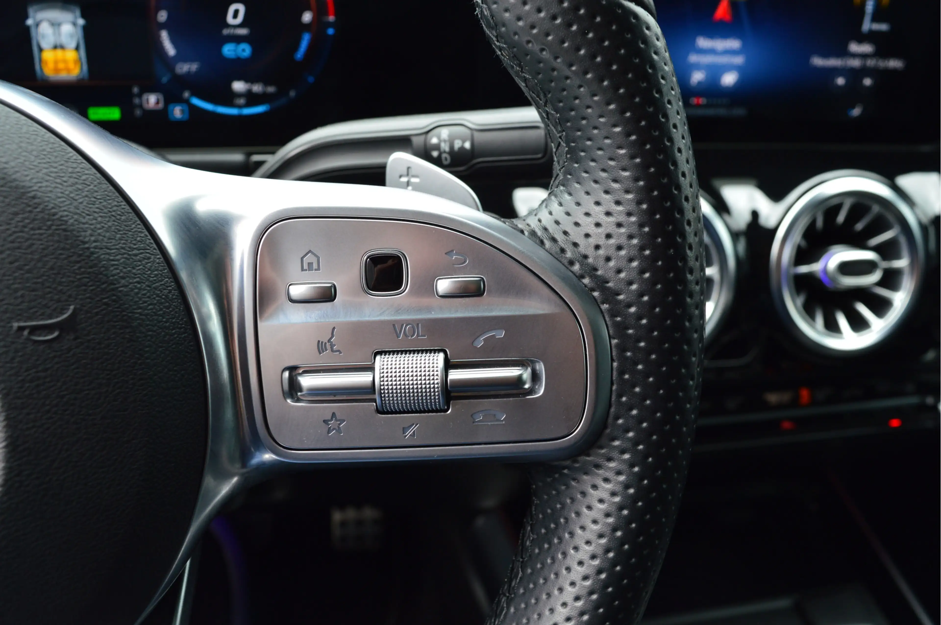 Mercedes-Benz B 250 e Business Solution AMG | PANO | ACC | SOH 94% | — photo 19