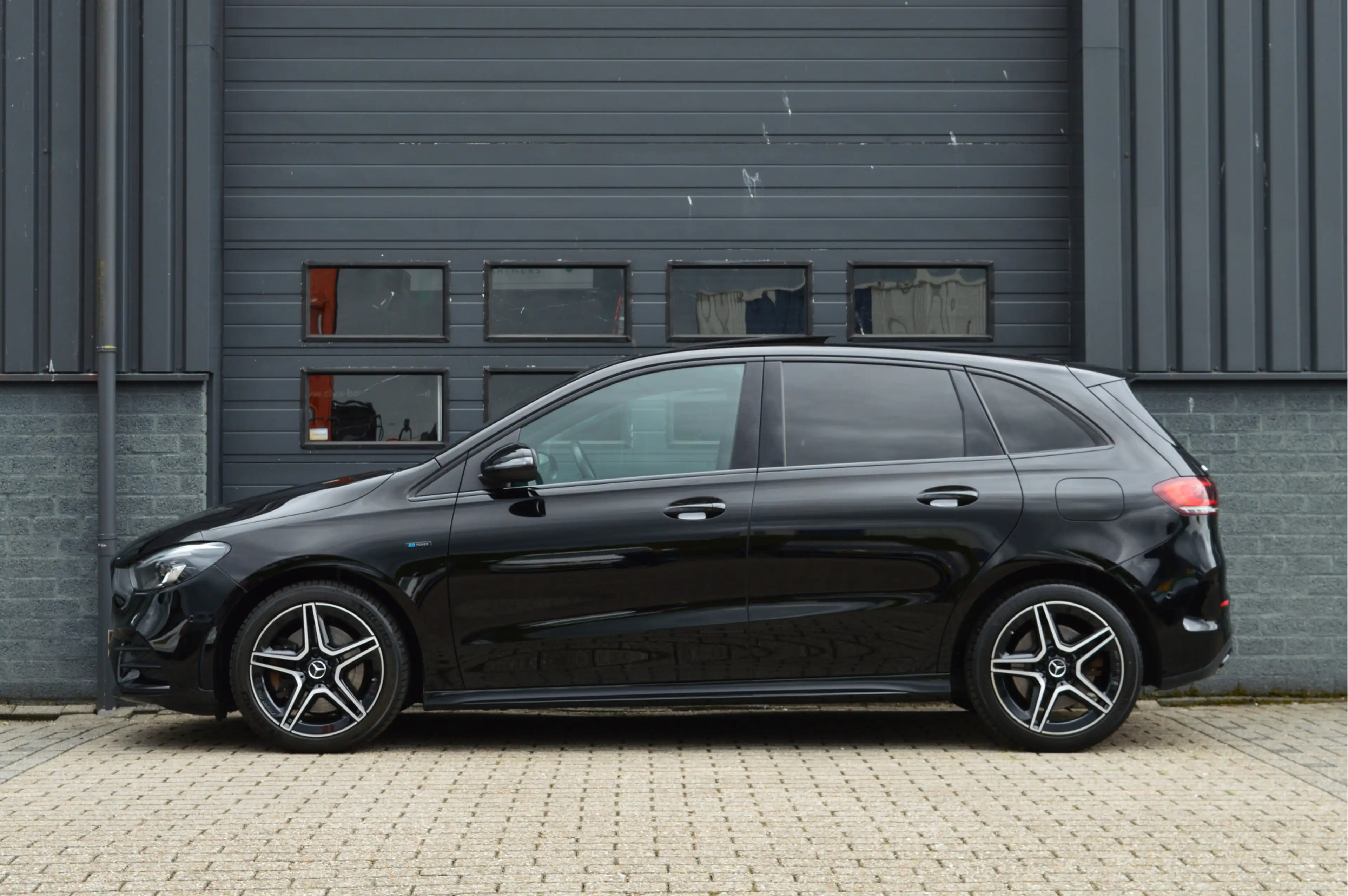 Mercedes-Benz B 250 e Business Solution AMG | PANO | ACC | SOH 94% | — photo 3