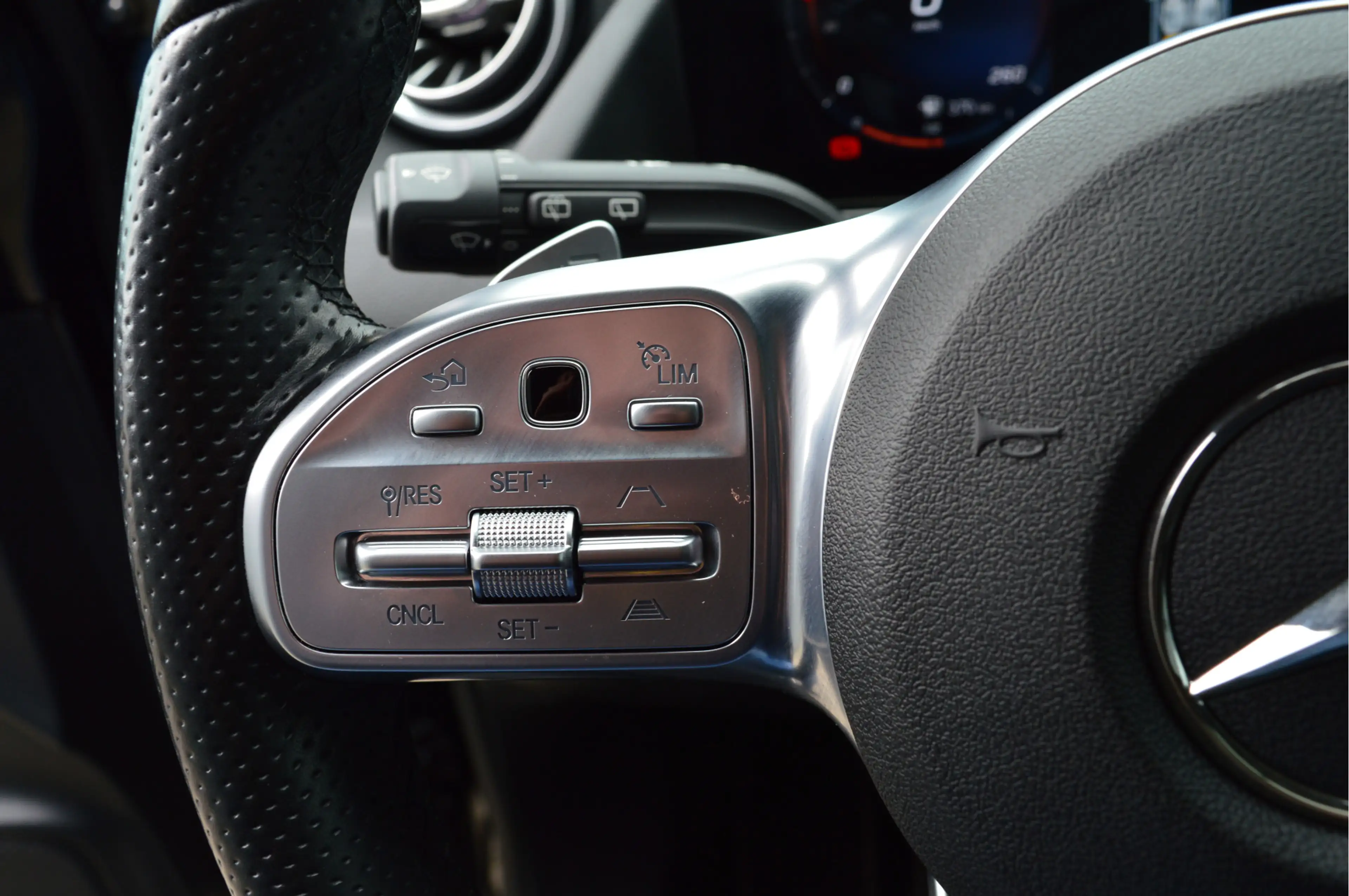 Mercedes-Benz B 250 e Business Solution AMG | PANO | ACC | SOH 94% | — photo 18