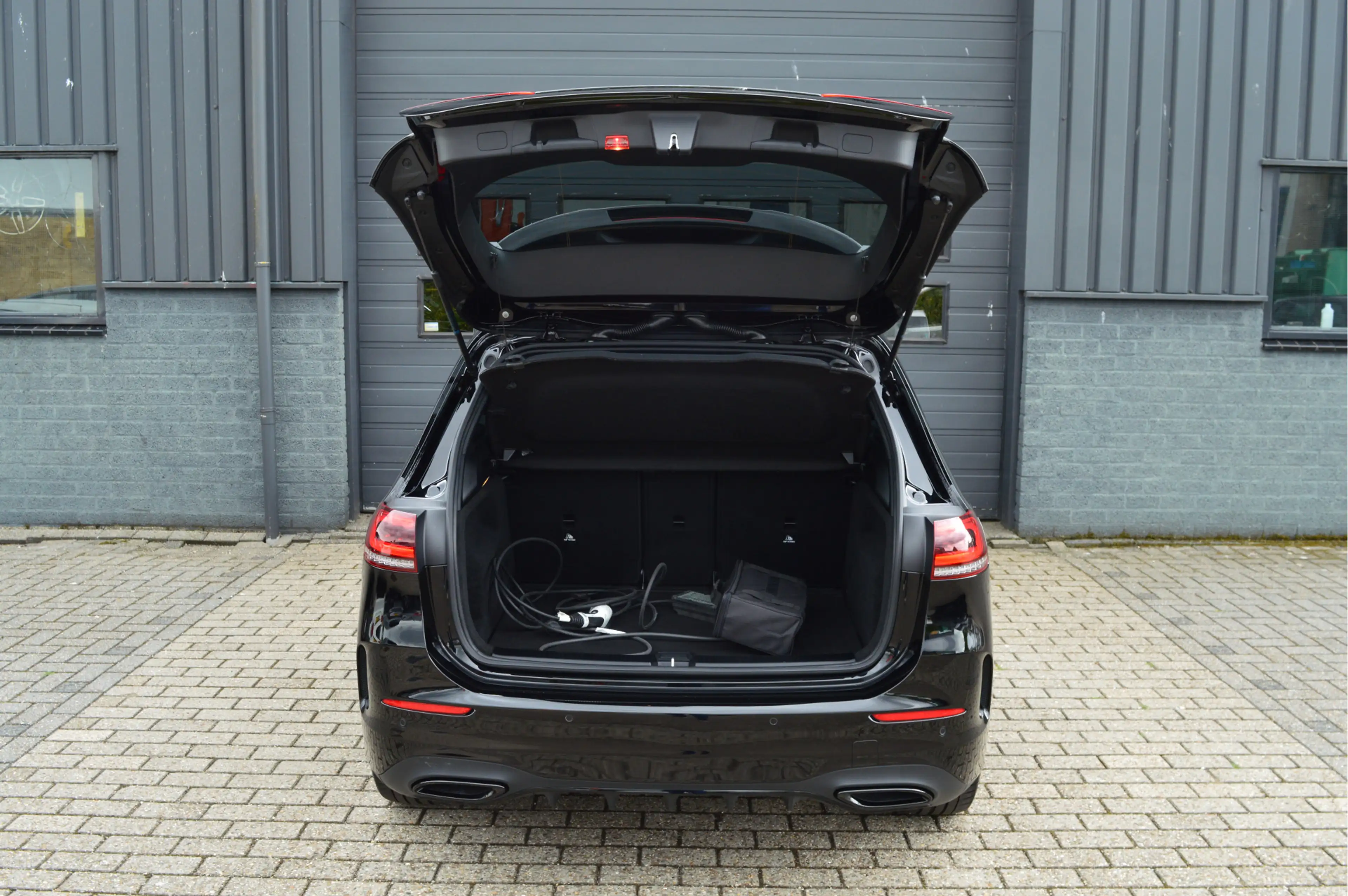 Mercedes-Benz B 250 e Business Solution AMG | PANO | ACC | SOH 94% | — photo 12