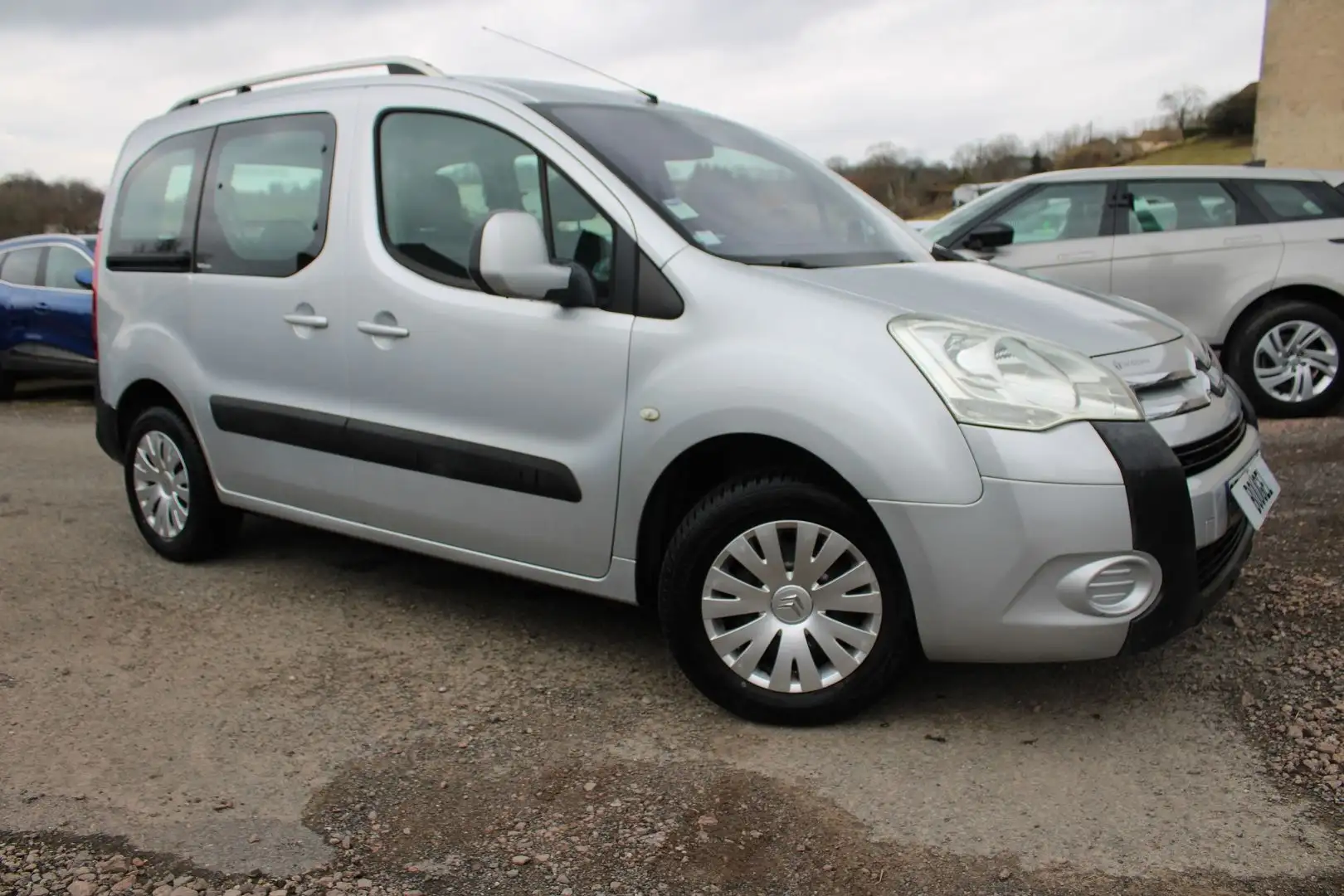 Citroen Berlingo 1L6 HDI 90 CV CONFORT CLIM  FAUTEUIL ROULANT ET PE - 1