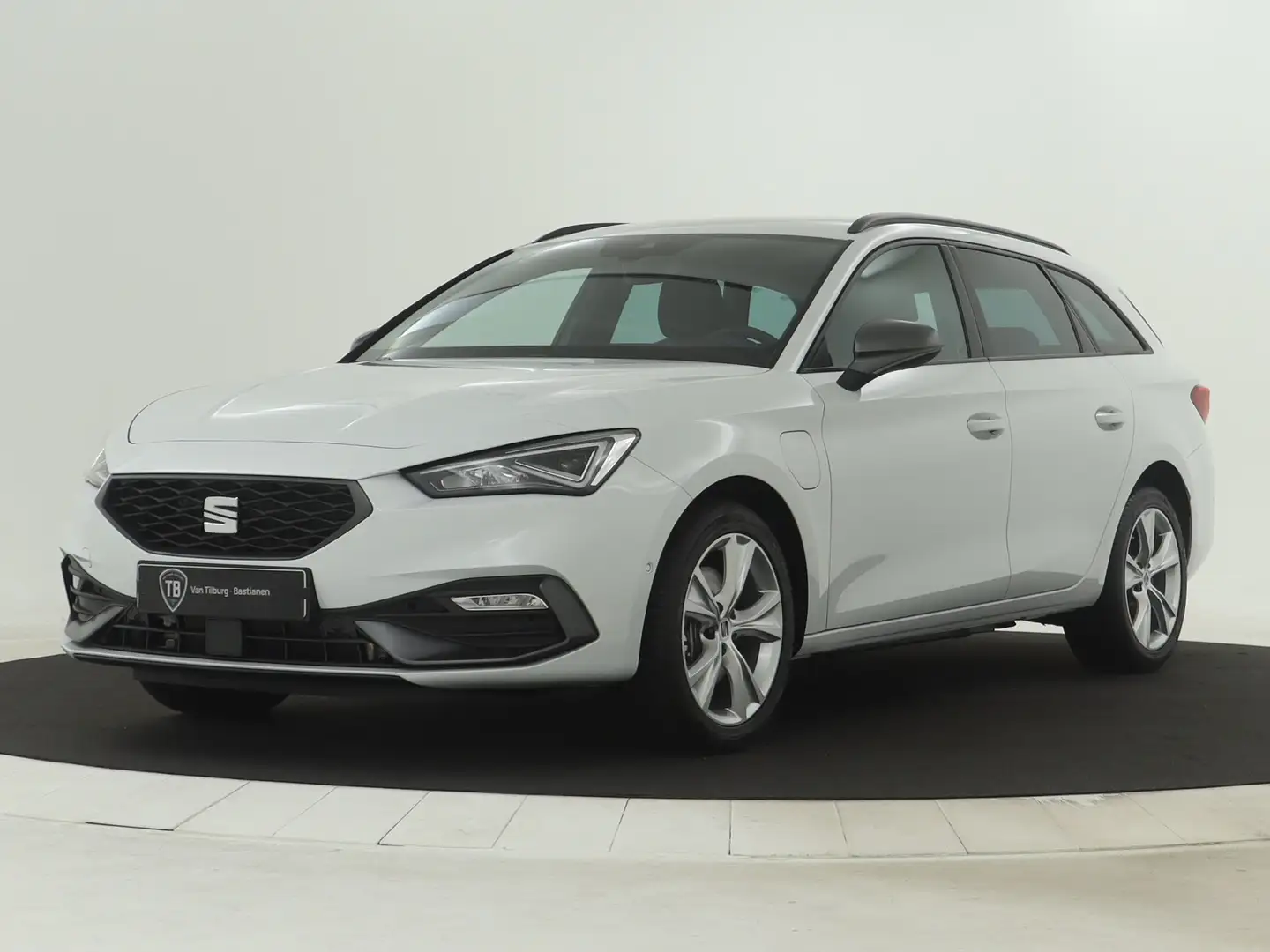 SEAT Leon e-Hybrid Sportstourer 1.4 TSI eHybrid PHEV FR Business Inte Bílá - 2