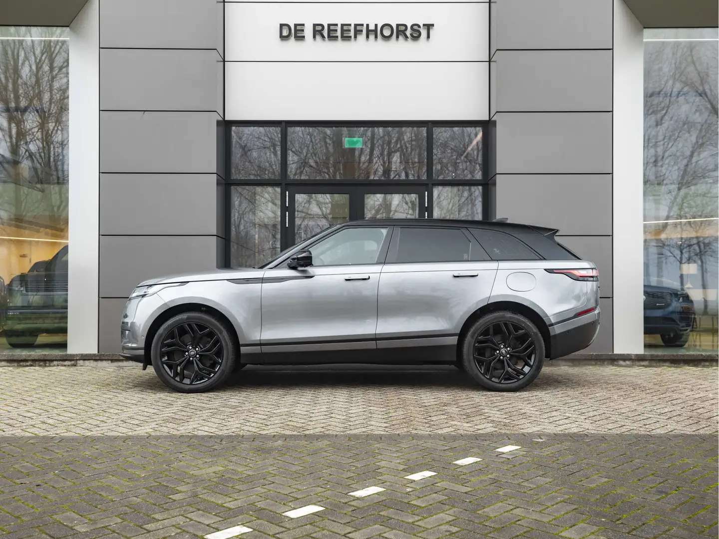Land Rover Range Rover Velar P400e | 21 Inch Gloss Black | Black Pack | Black C Gris - 2
