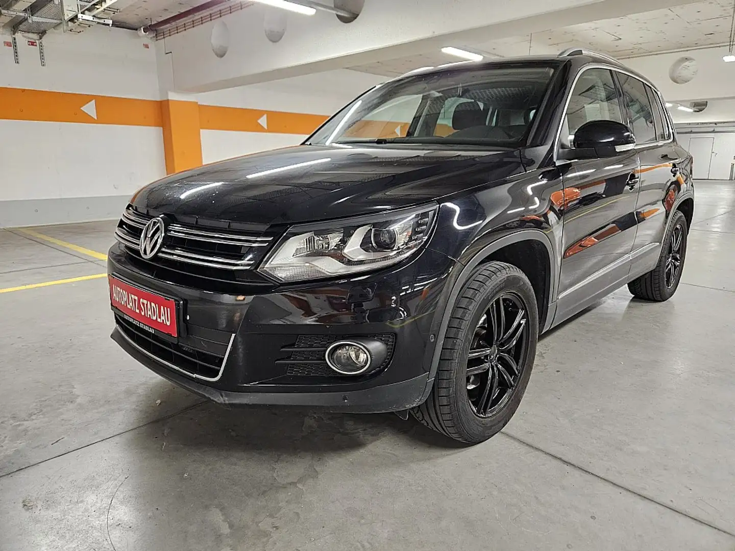 Volkswagen Tiguan 2,0 TDI BMT 4Motion Karat DSG Schwarz - 1