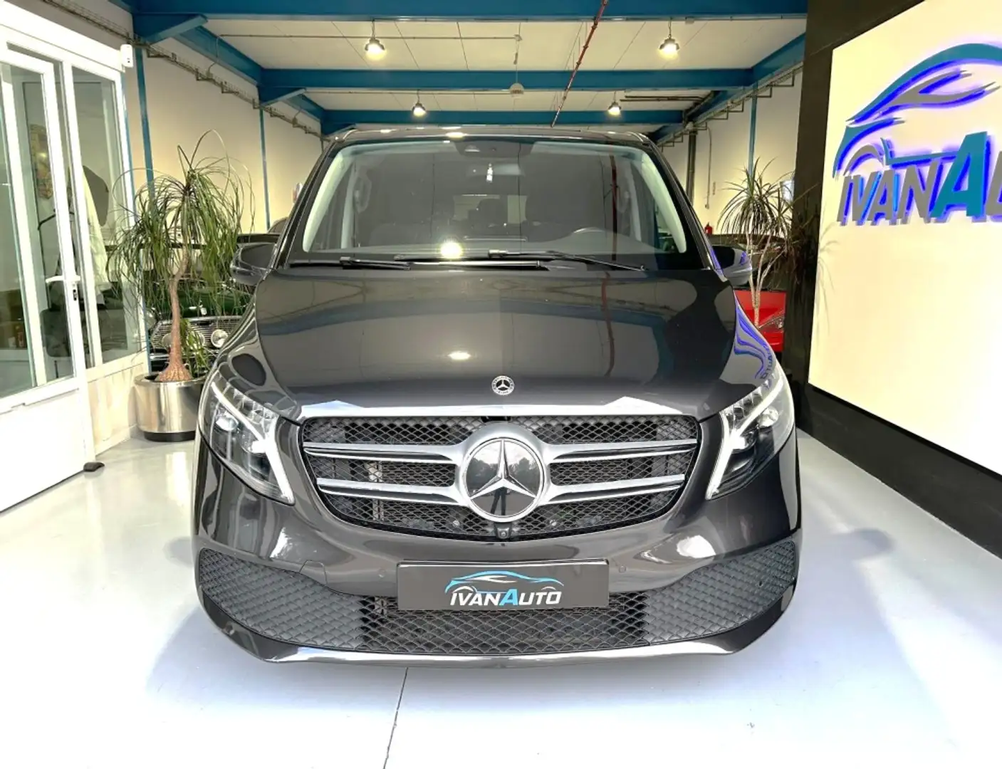 Mercedes-Benz V 220 220d Largo Avantgarde Gris - 2