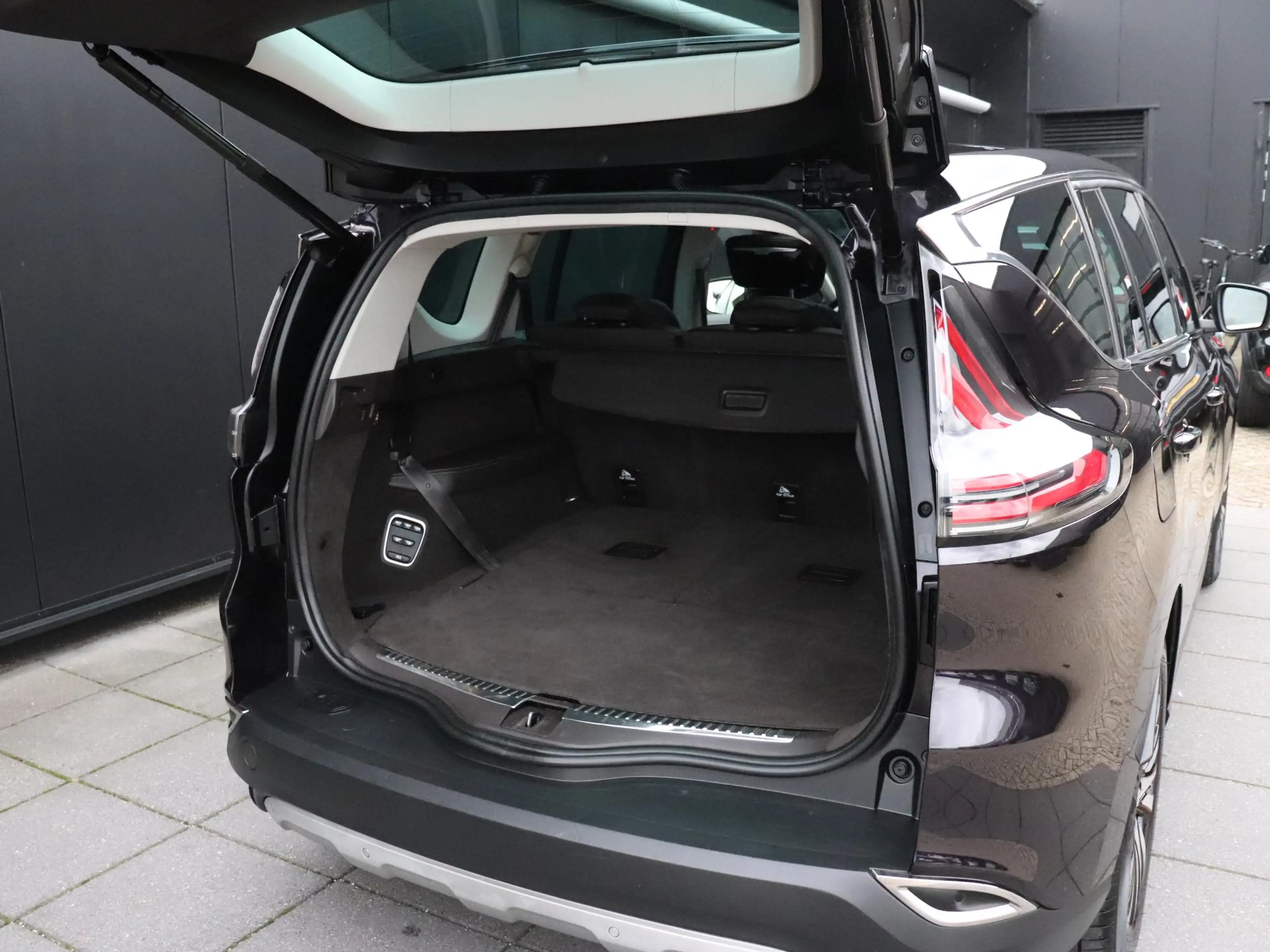 Renault Espace 1.8 TCe Initiale Paris 7p. | LEDER | BOSE | TREKHA — photo 16
