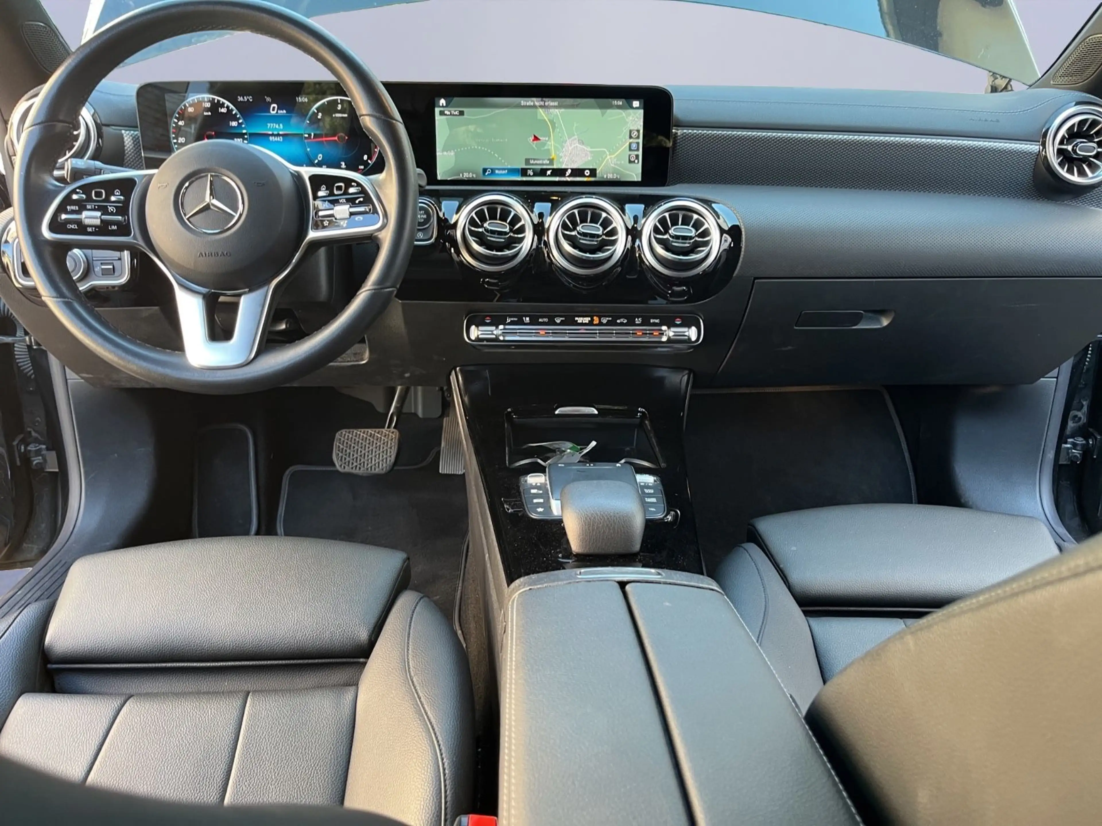 Mercedes-Benz CLA 180 Leder/Wide/AHK/SHZ/Kam+2xPDC/Ambient — photo 10